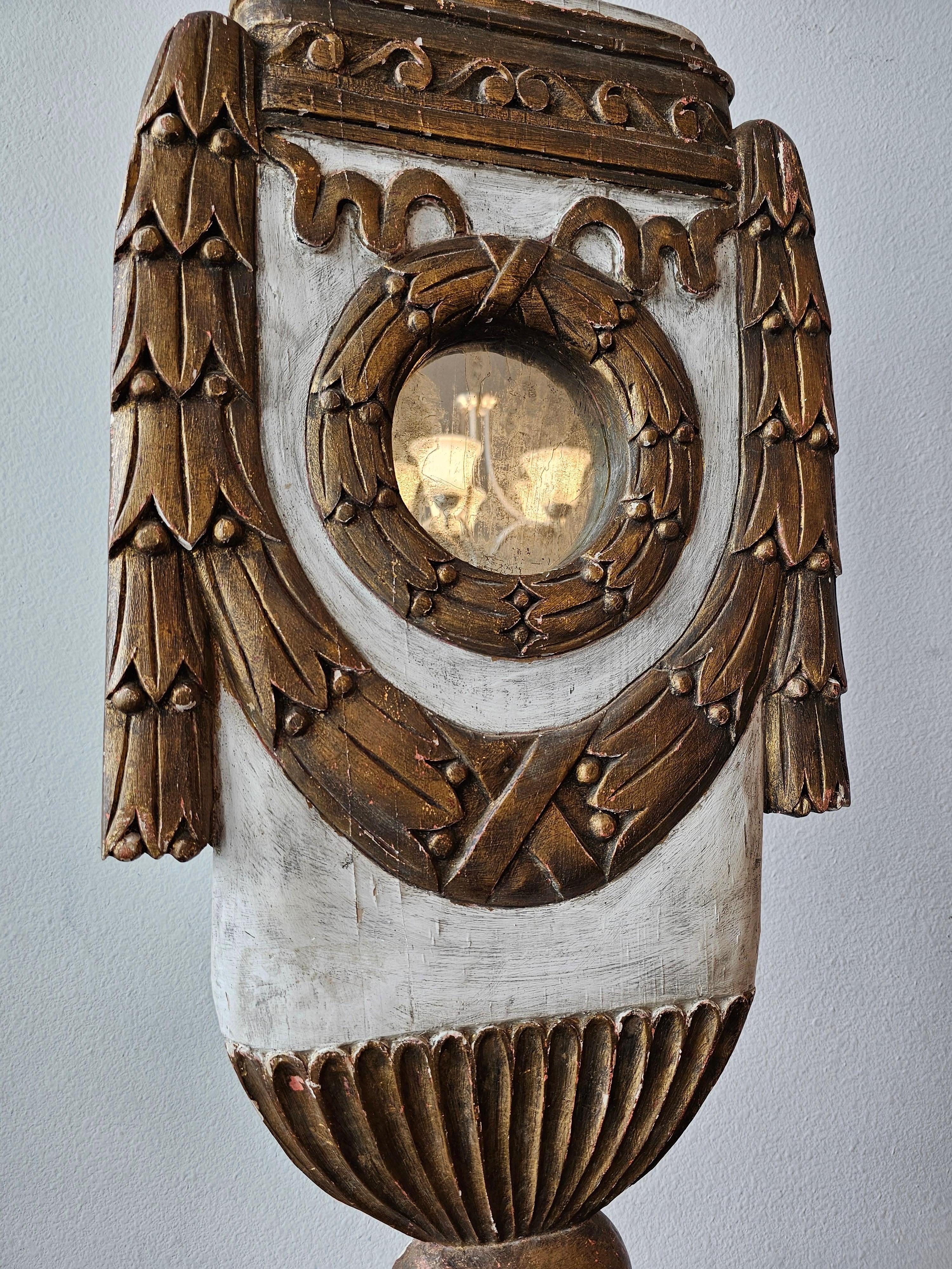 Large 19th Century Neoclassical Carved Painted Gilt Wood Mirrored Urn Statue For Sale 1
