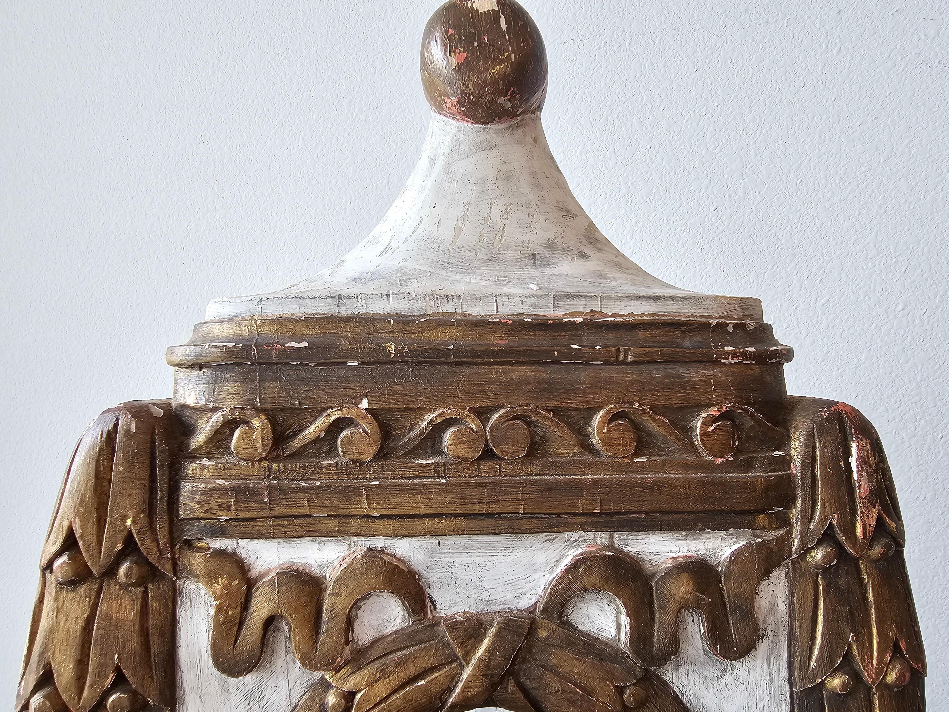 Large 19th Century Neoclassical Carved Painted Gilt Wood Mirrored Urn Statue For Sale 2