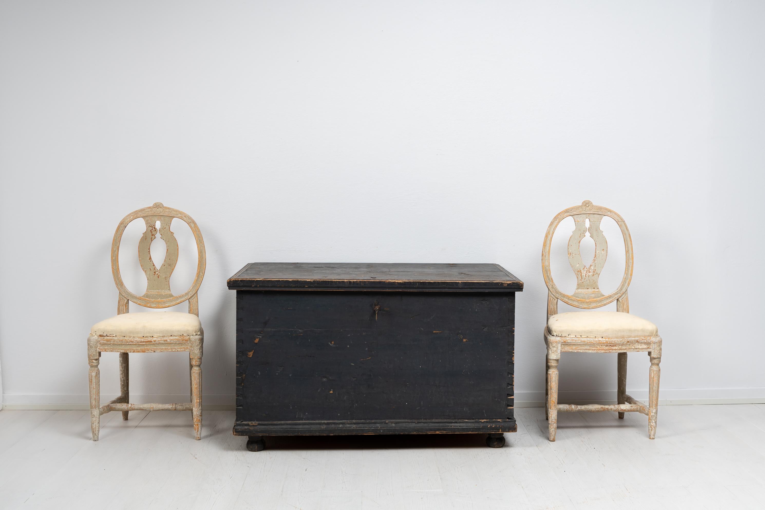 Black Swedish hope chest from the first years of the 19th century. This chest is in original, untouched condition with the original paint. The lid of the chest is painted very decoratively on the inside with flowers and leaves. It includes the name