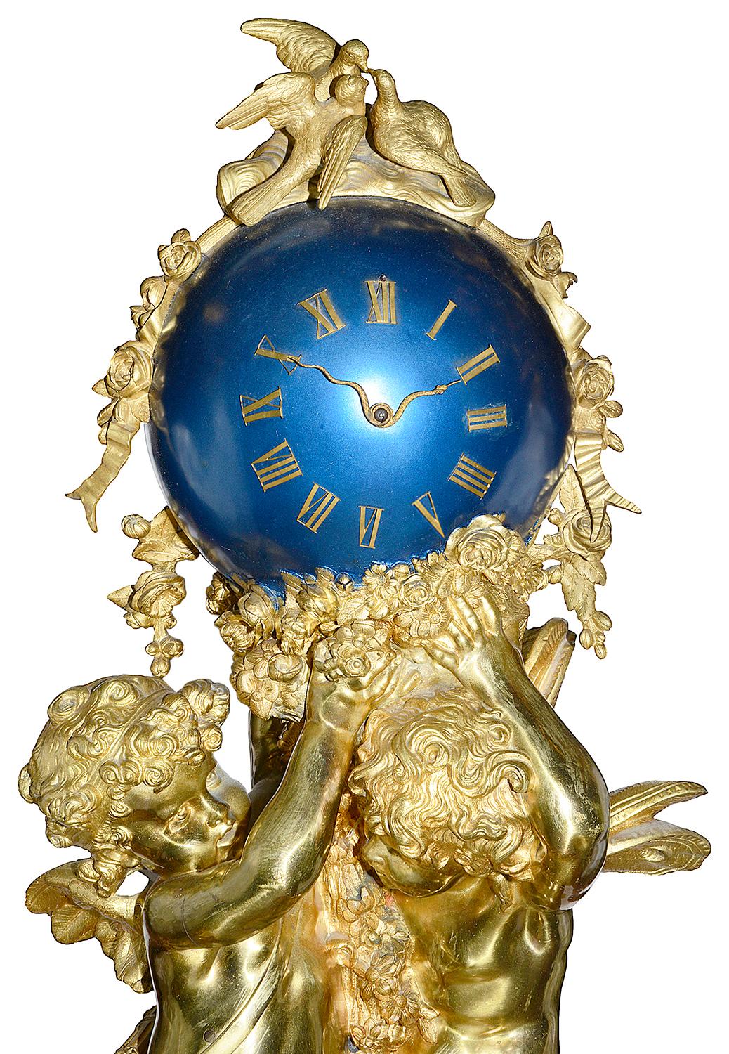 Romantique Grande horloge de cheminée en bronze doré du 19e siècle par Aug. Moreau en vente