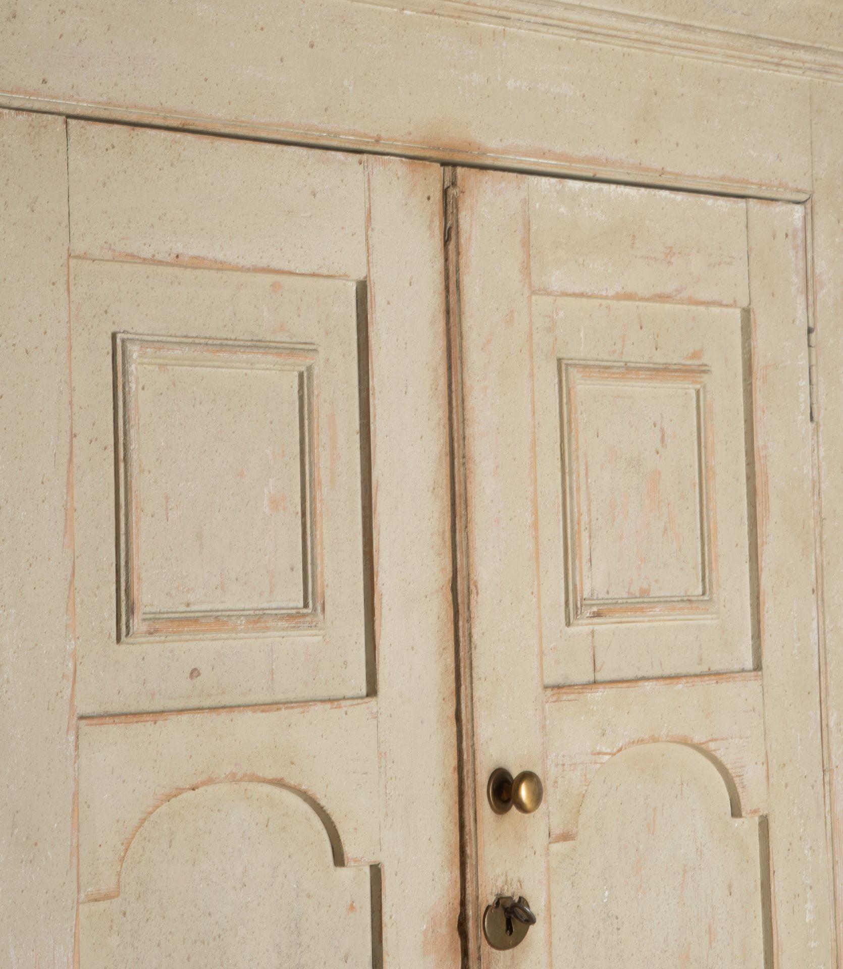 Large 19th Century Painted Pine Housekeepers Cupboard For Sale 10