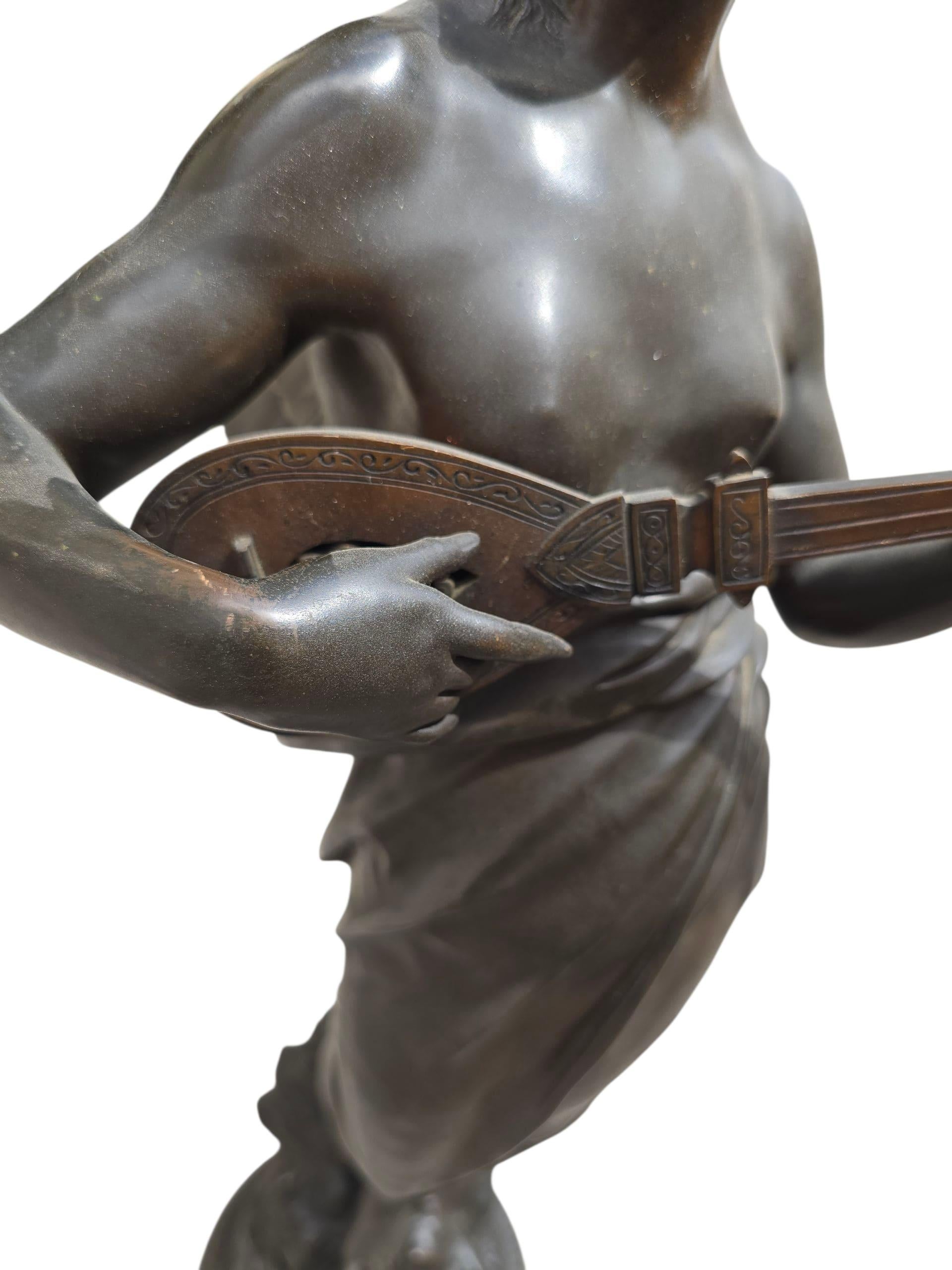 Gran Alegoría de la Música en Bronce Patinado del Siglo XIX Firmado E. Picault en venta 1