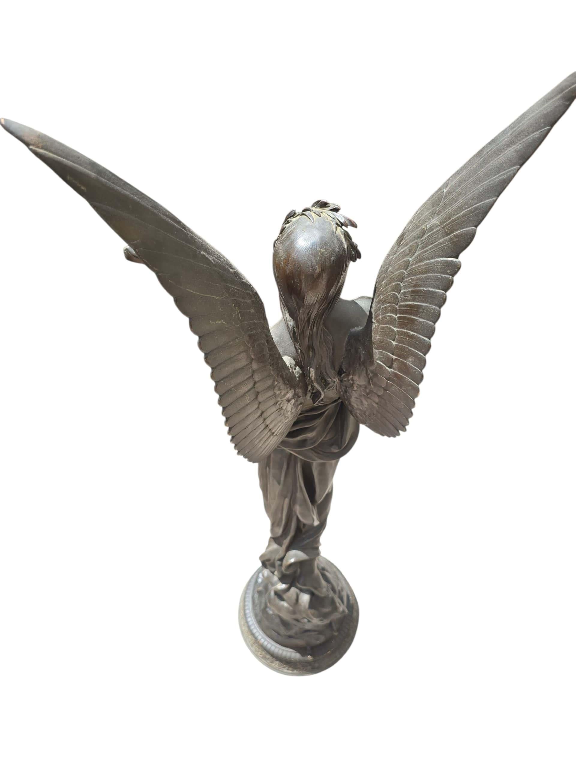 Gran Alegoría de la Música en Bronce Patinado del Siglo XIX Firmado E. Picault en venta 4