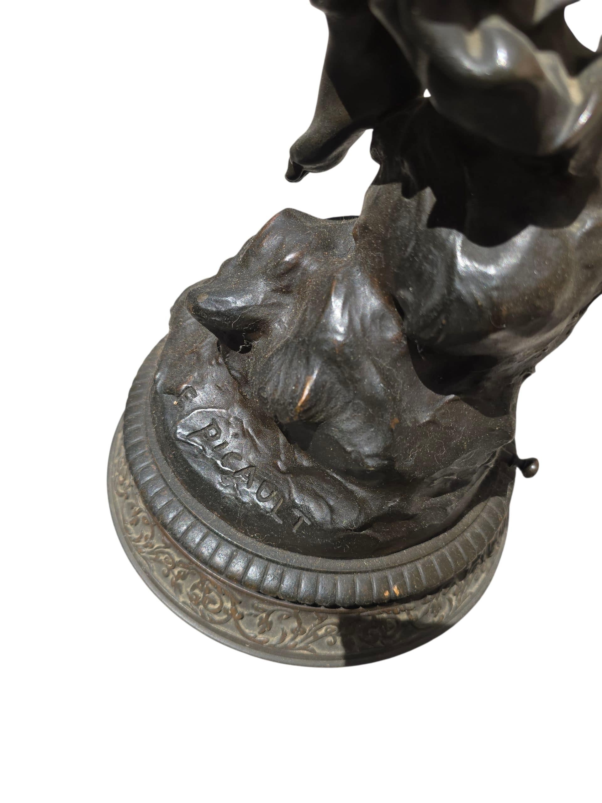 Gran Alegoría de la Música en Bronce Patinado del Siglo XIX Firmado E. Picault en venta 5