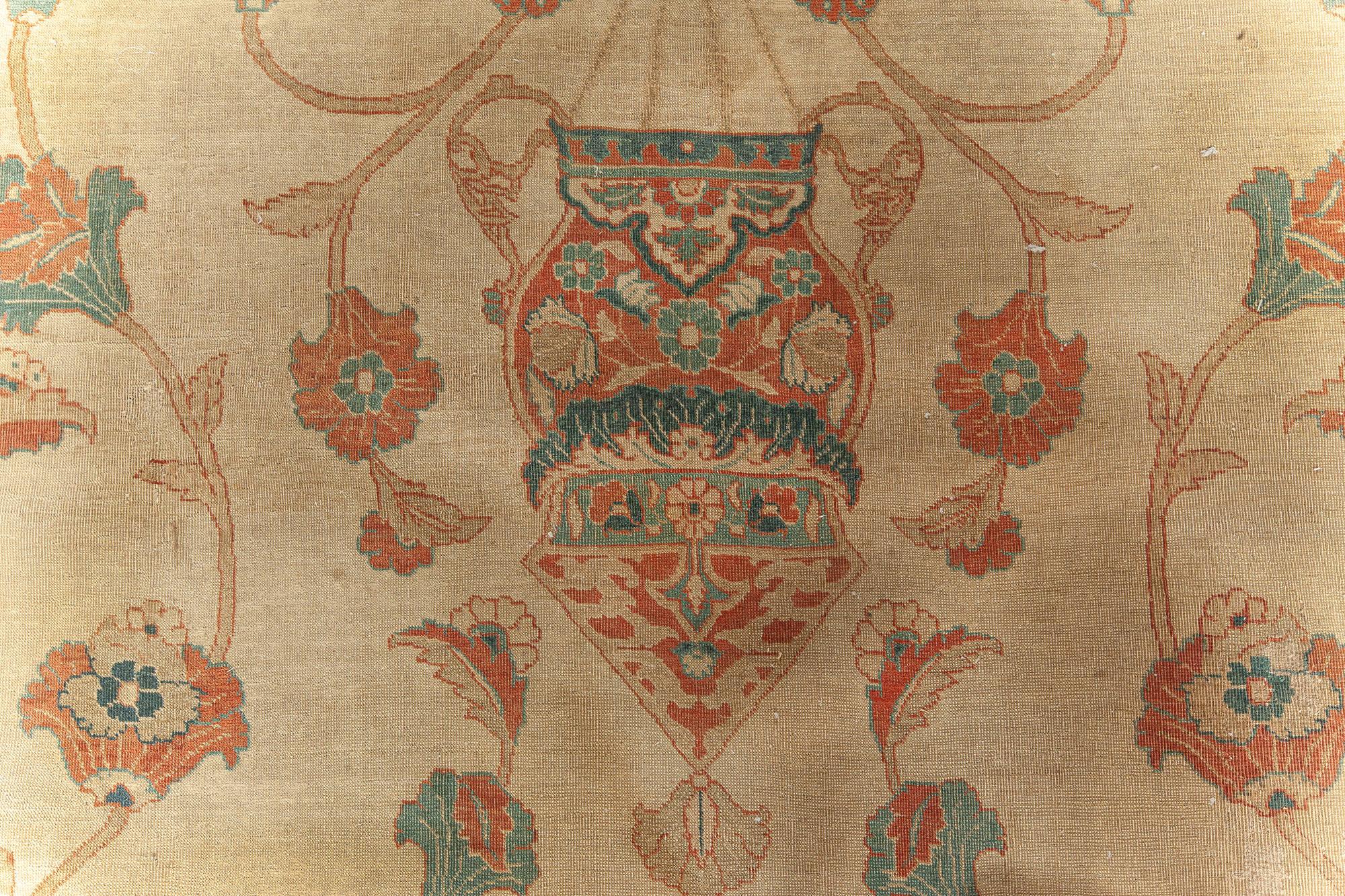 Großer handgefertigter persischer Wollteppich aus Täbris aus dem 19.
Größe: 14'3