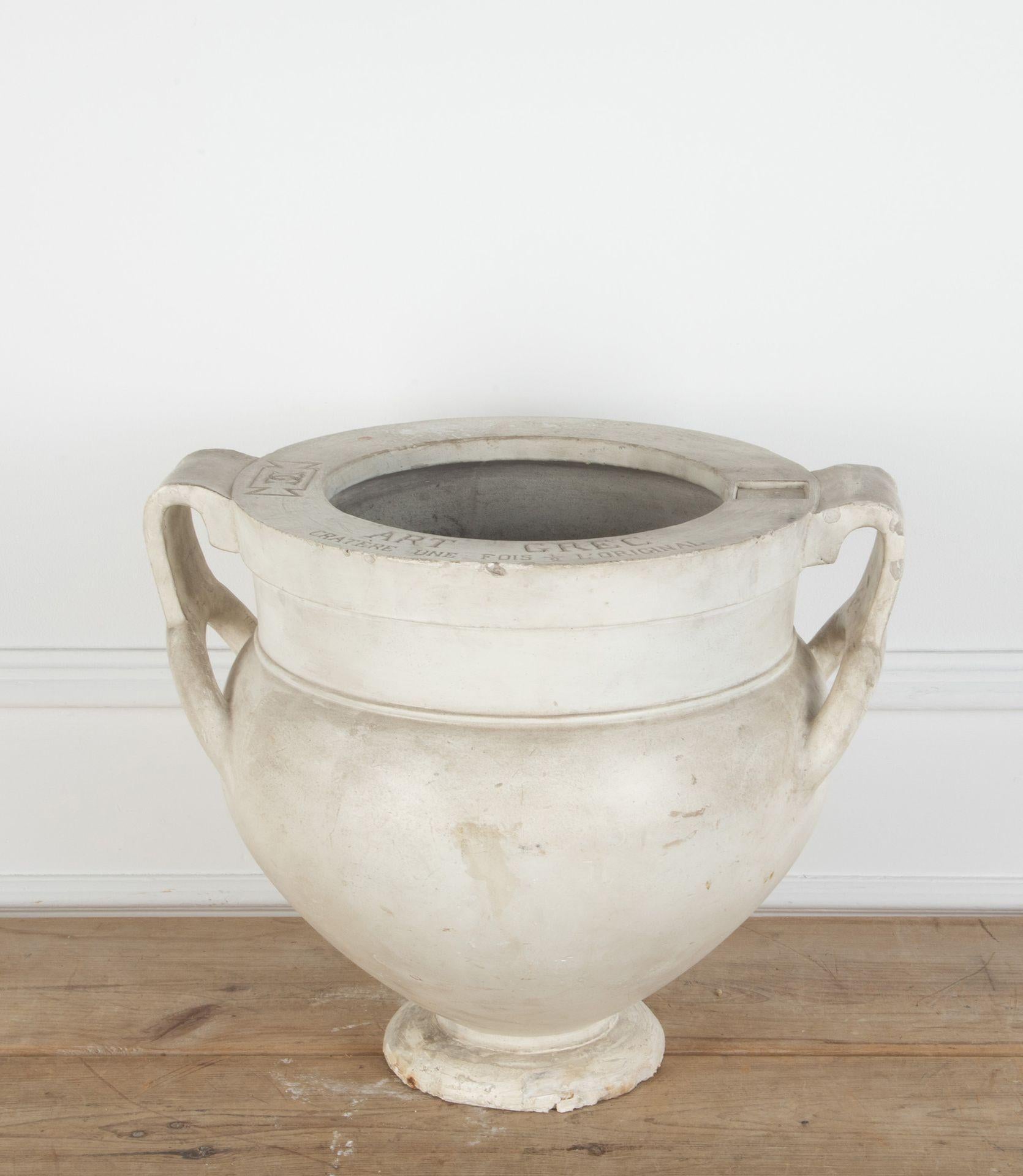 Meravigliosa copia in gesso del XIX secolo di un'urna greca.

Timbro del fabbricante impresso - A Quantin, Rue St. Benoit, Paris. (Modello Artistics - una volta e mezza l'originale)