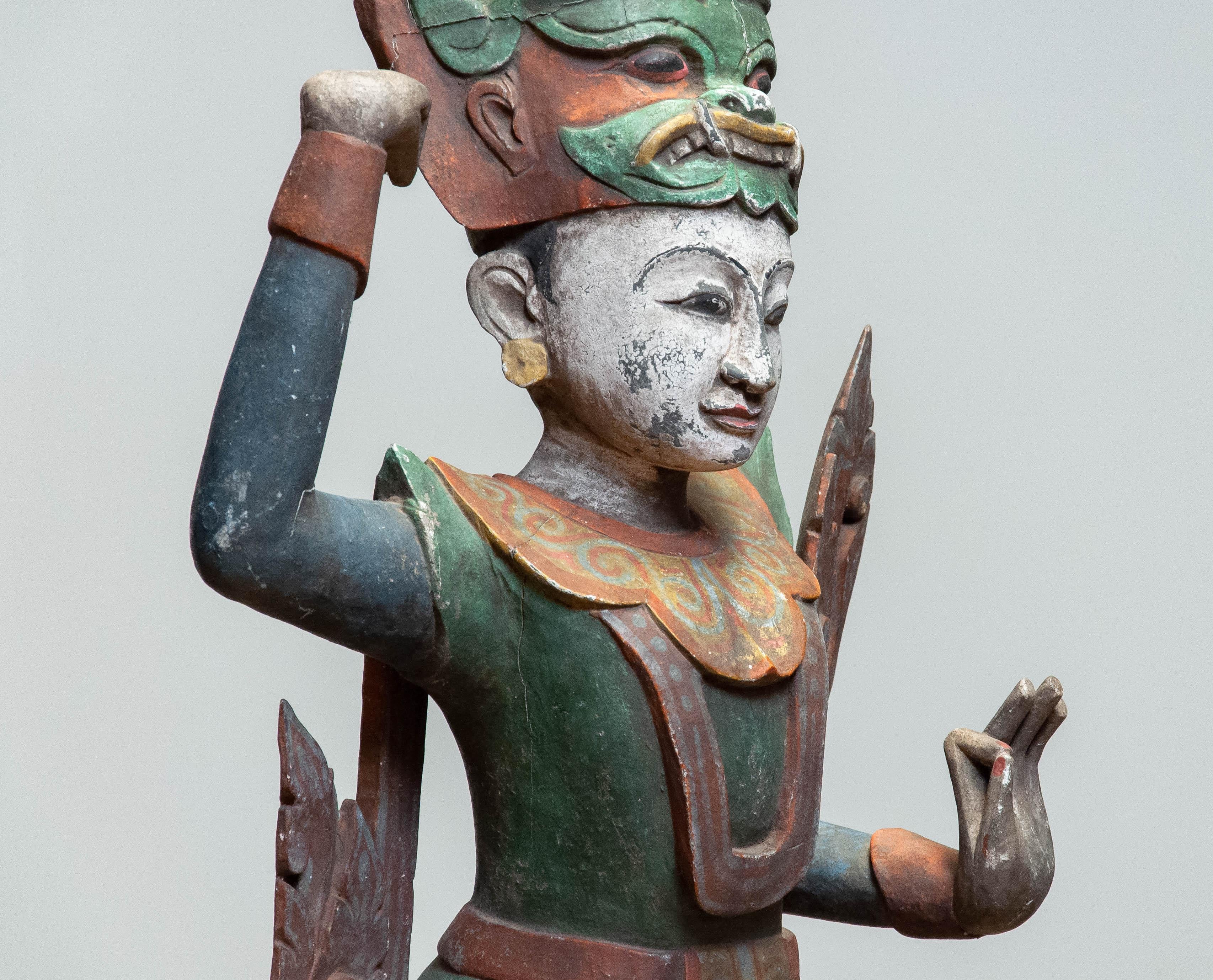 Große polychromierte Statue eines burmesischen Nat-Tempeltänzers aus dem 19. Jahrhundert im Angebot 4