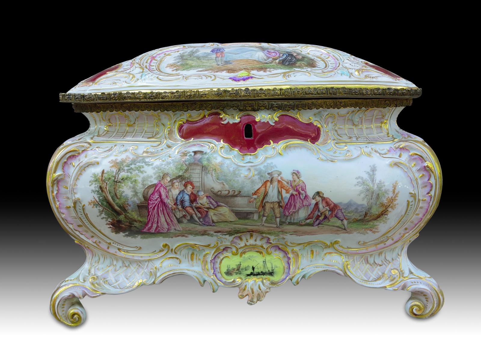 Grande boîte en porcelaine du 19e siècle 19e siècle en vente 3