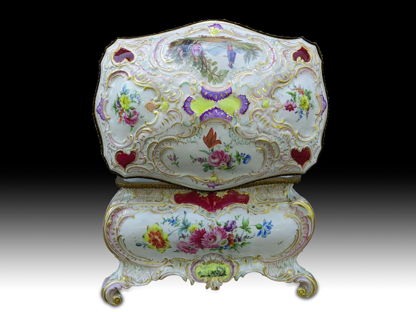 Grande boîte en porcelaine du 19e siècle 19e siècle en vente 4