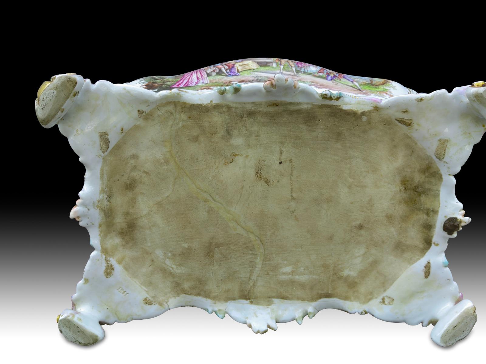 Große Porzellanschachtel aus dem 19. Jahrhundert, 19. Jahrhundert (Barock) im Angebot