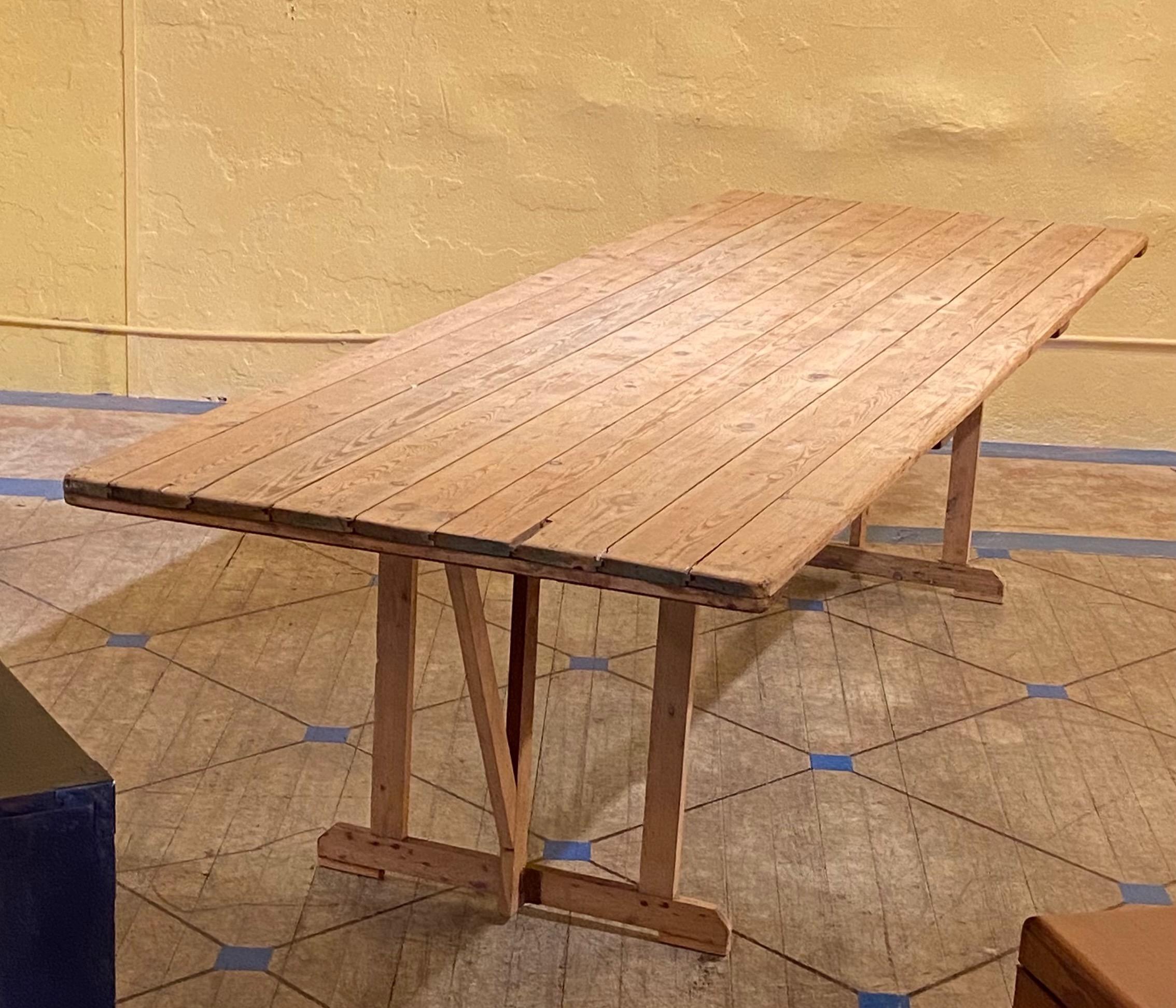 Grande table de ferme portative en pin du 19e siècle Bon état - En vente à San Francisco, CA