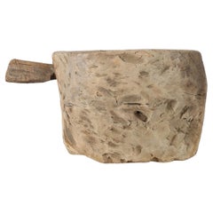 Gran mortero primitivo Wabi Sabi de castaño francés del siglo XIX
