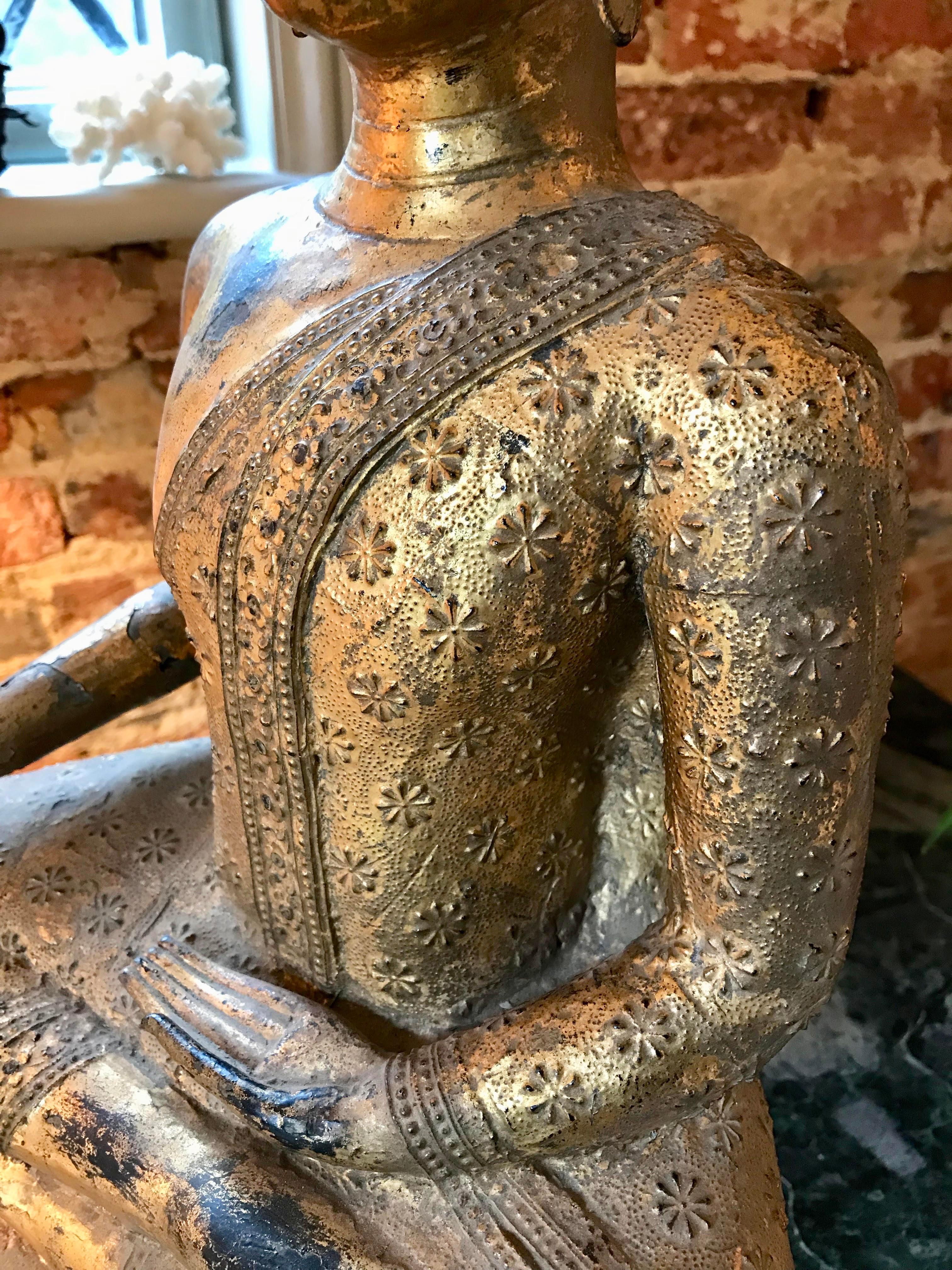 Large 19th Century Rattanakosin Gilt Bronze Buddha Figure In Good Condition In Lymington, GB