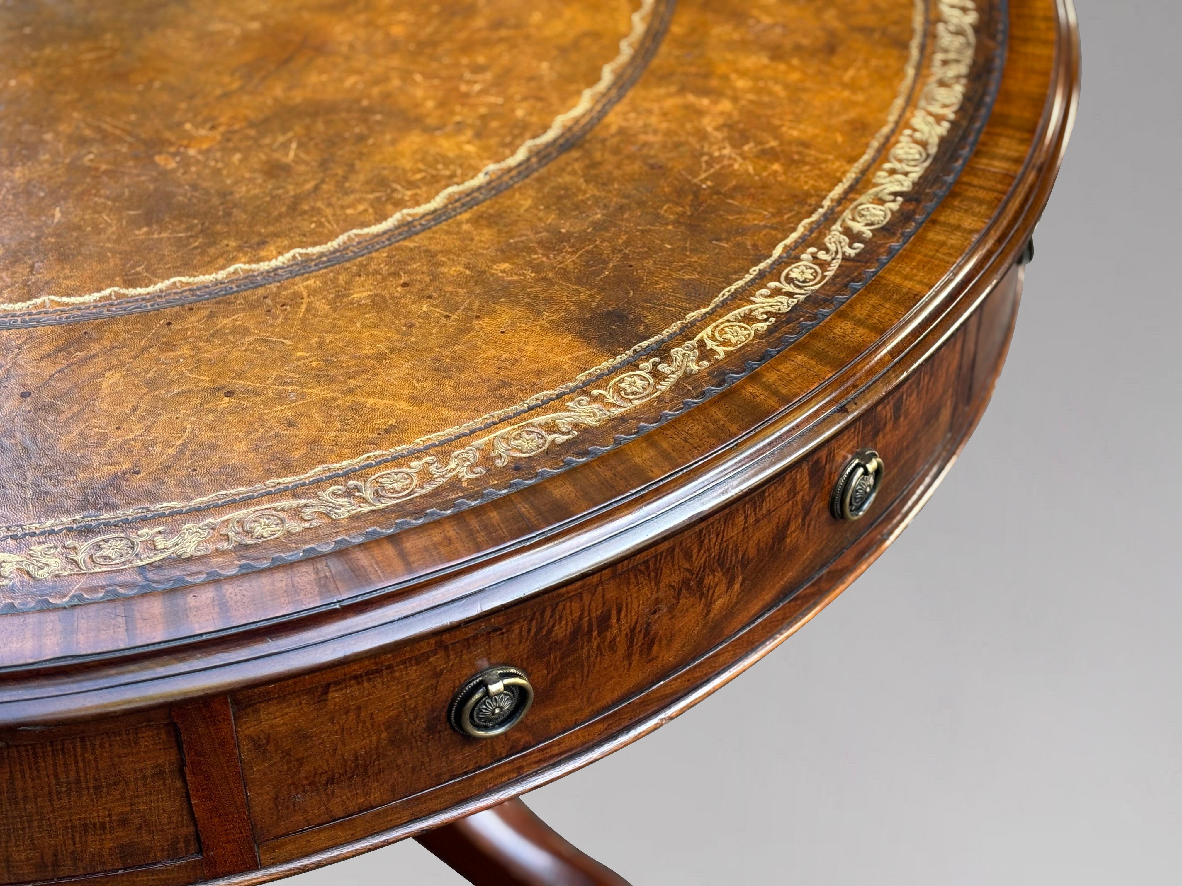 Large 19th Century Regency Period Mahogany Drum Table (Leder) im Angebot