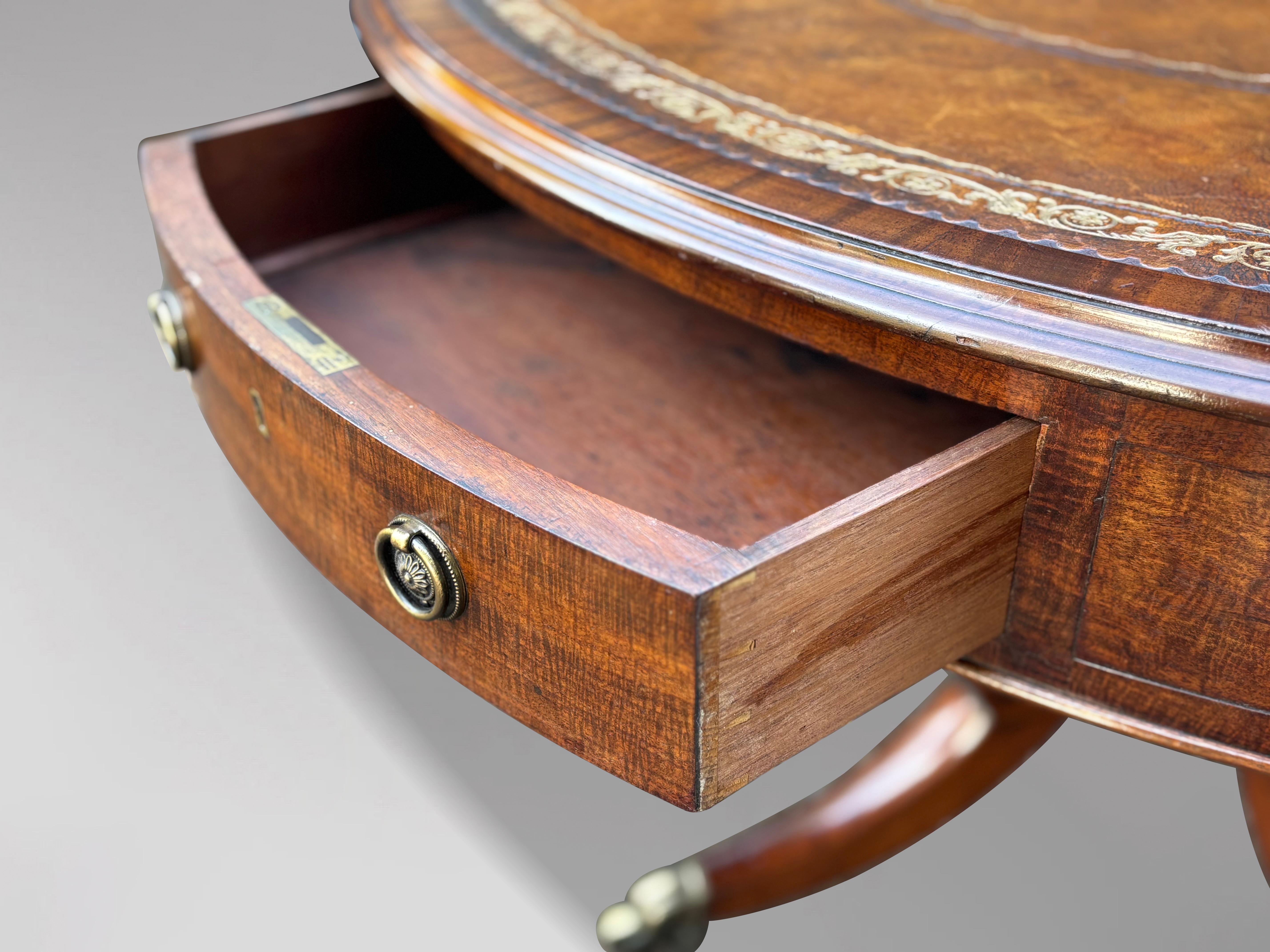 Large 19th Century Regency Period Mahogany Drum Table im Angebot 1