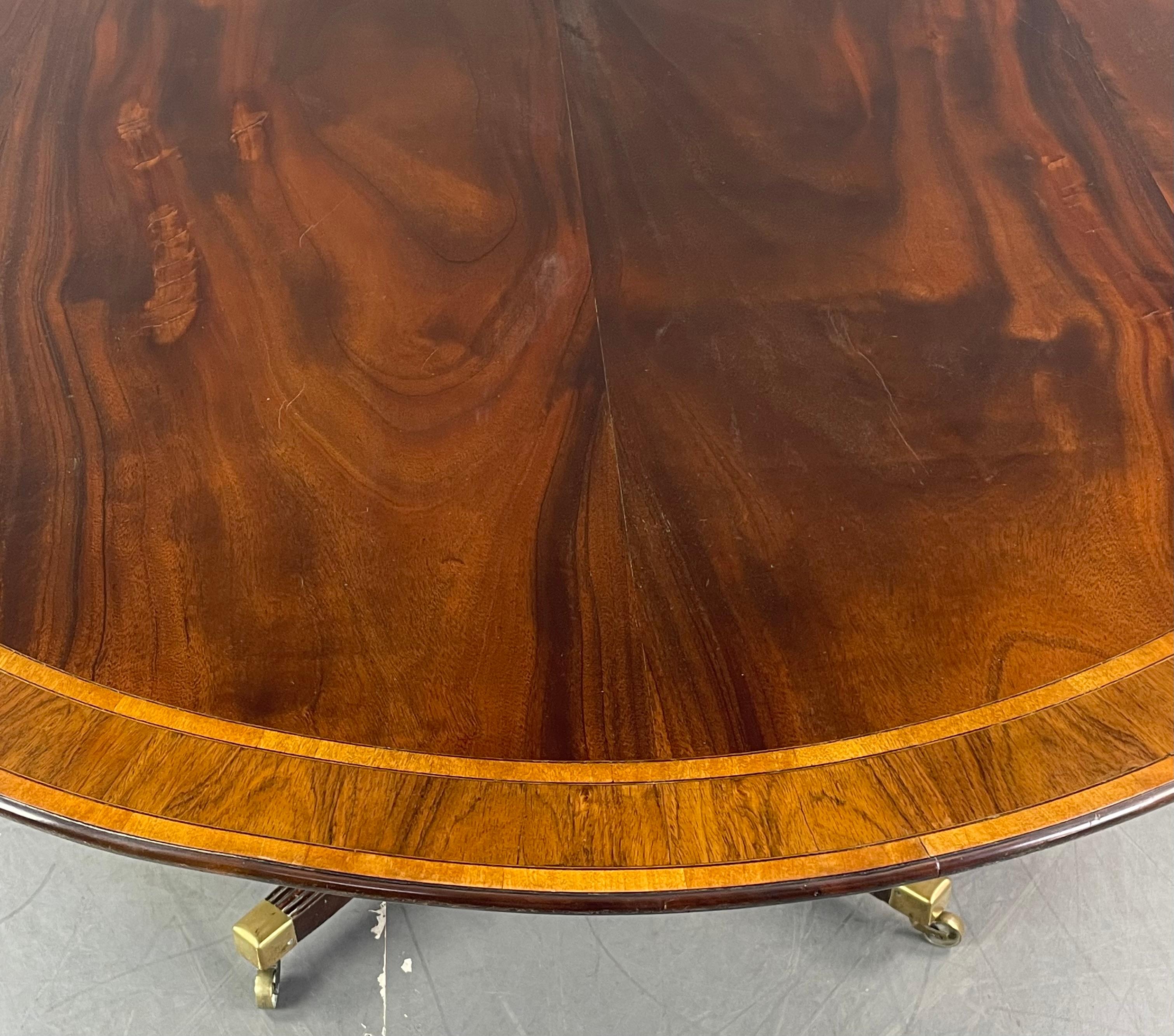 Early 19th Century Large 19th century Regency round dining table 