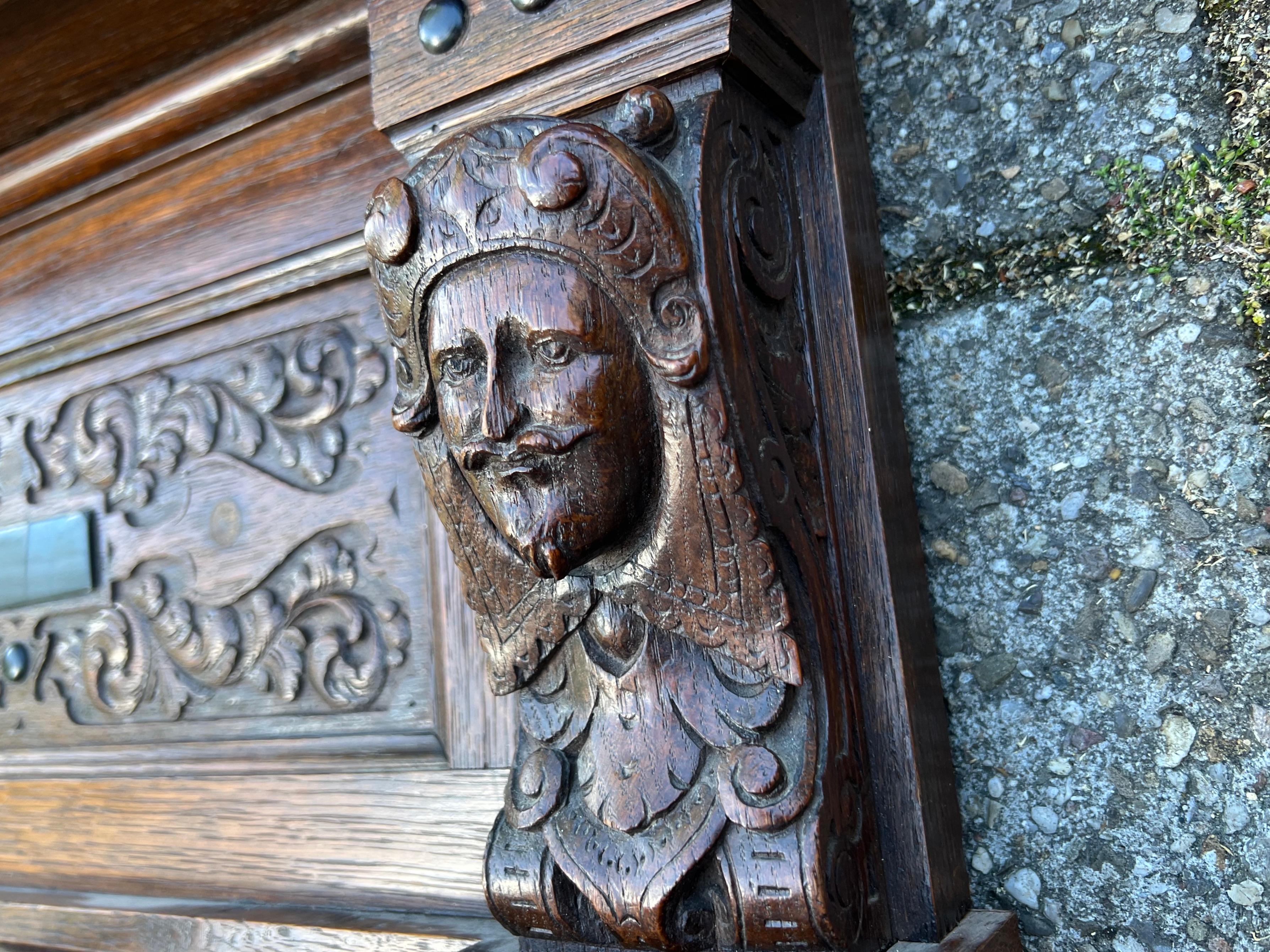 Large 19th Century, Renaissance Revival Wall Coat Rack with Mask Sculptures In Good Condition For Sale In Lisse, NL