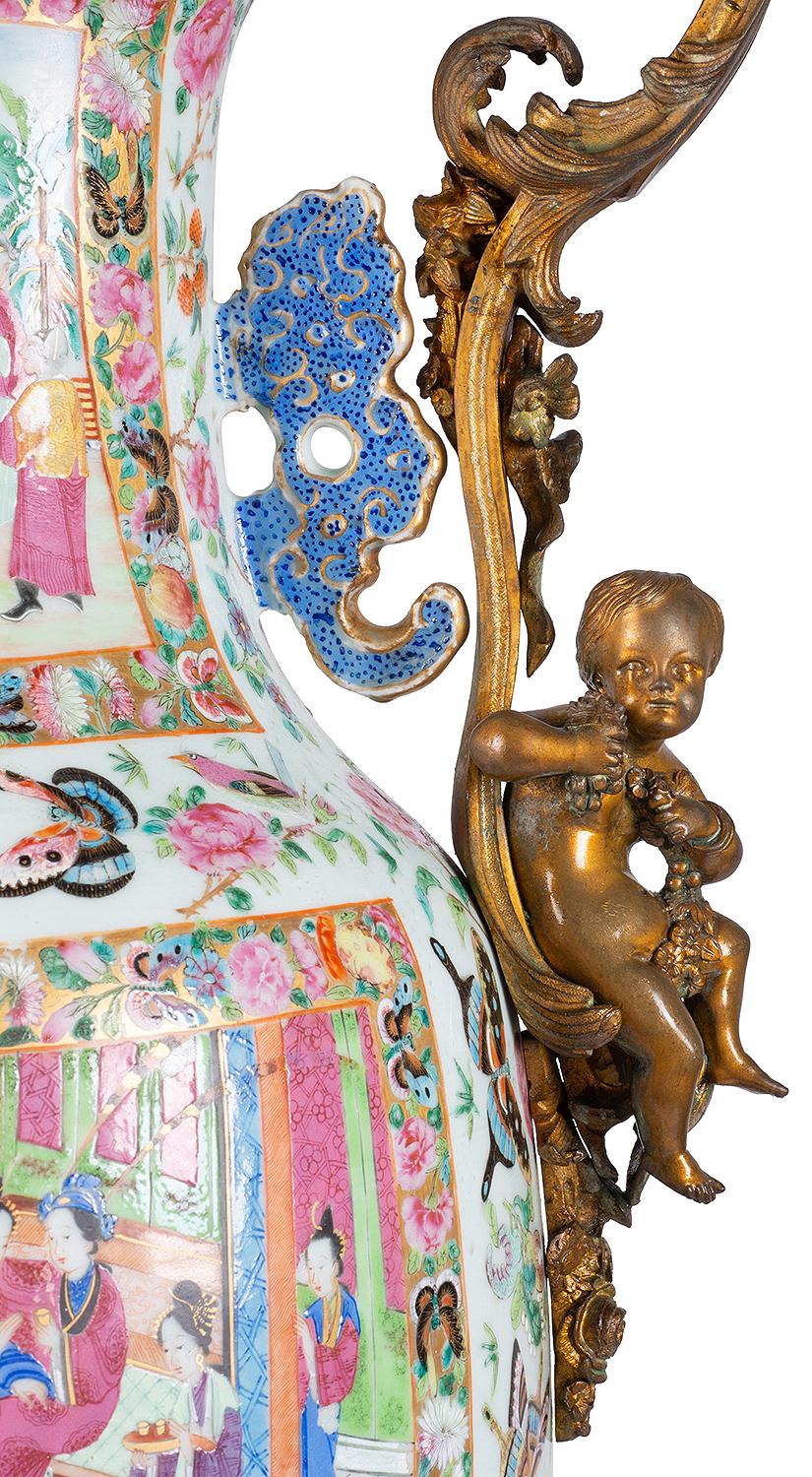 Cinese Grande vaso o lampada a medaglione rosa del XIX secolo, con montatura in ormù in vendita