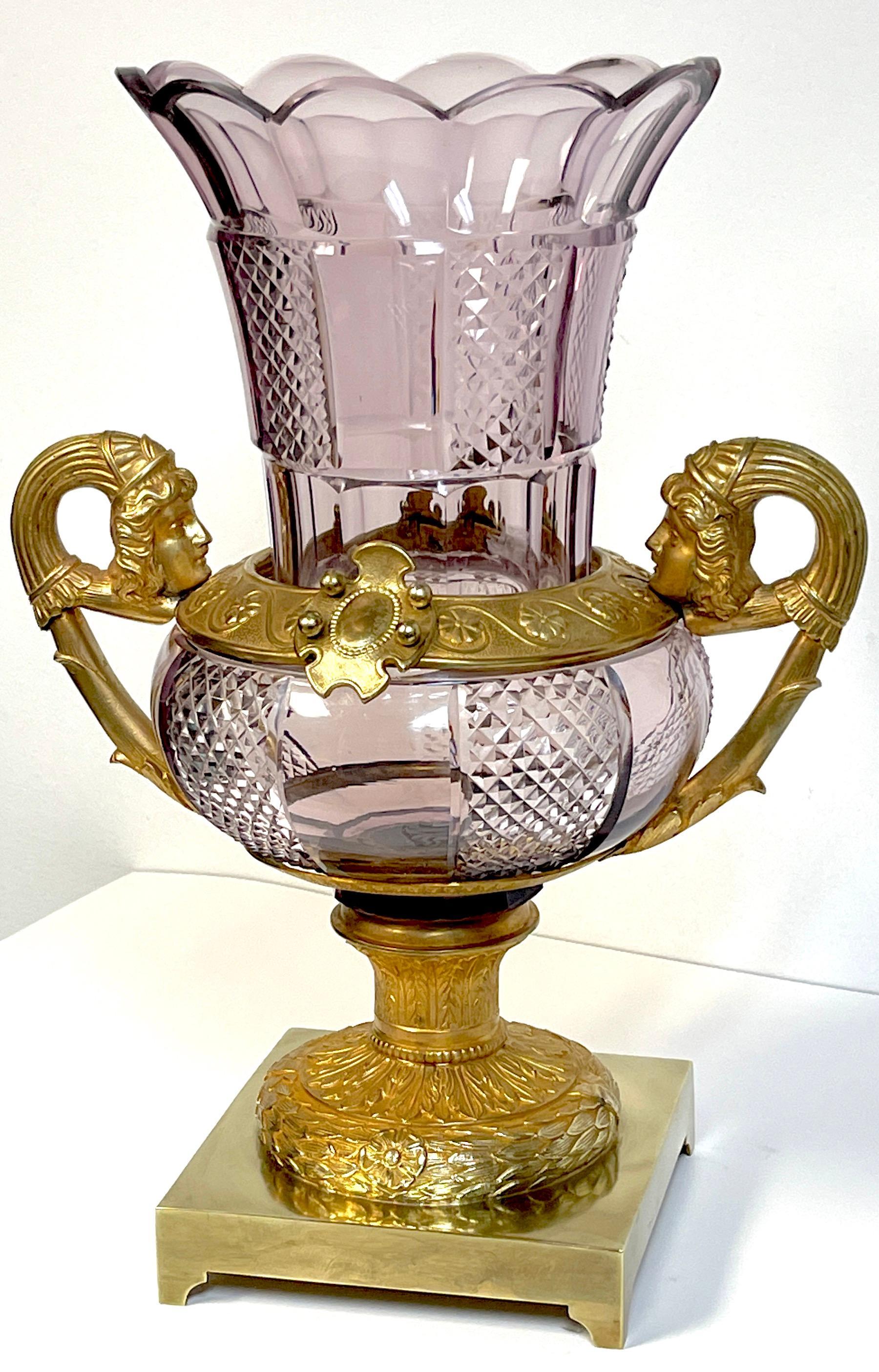 Grand vase néoclassique russe du 19ème siècle en verre taillé en ormolu et améthyste en vente 4