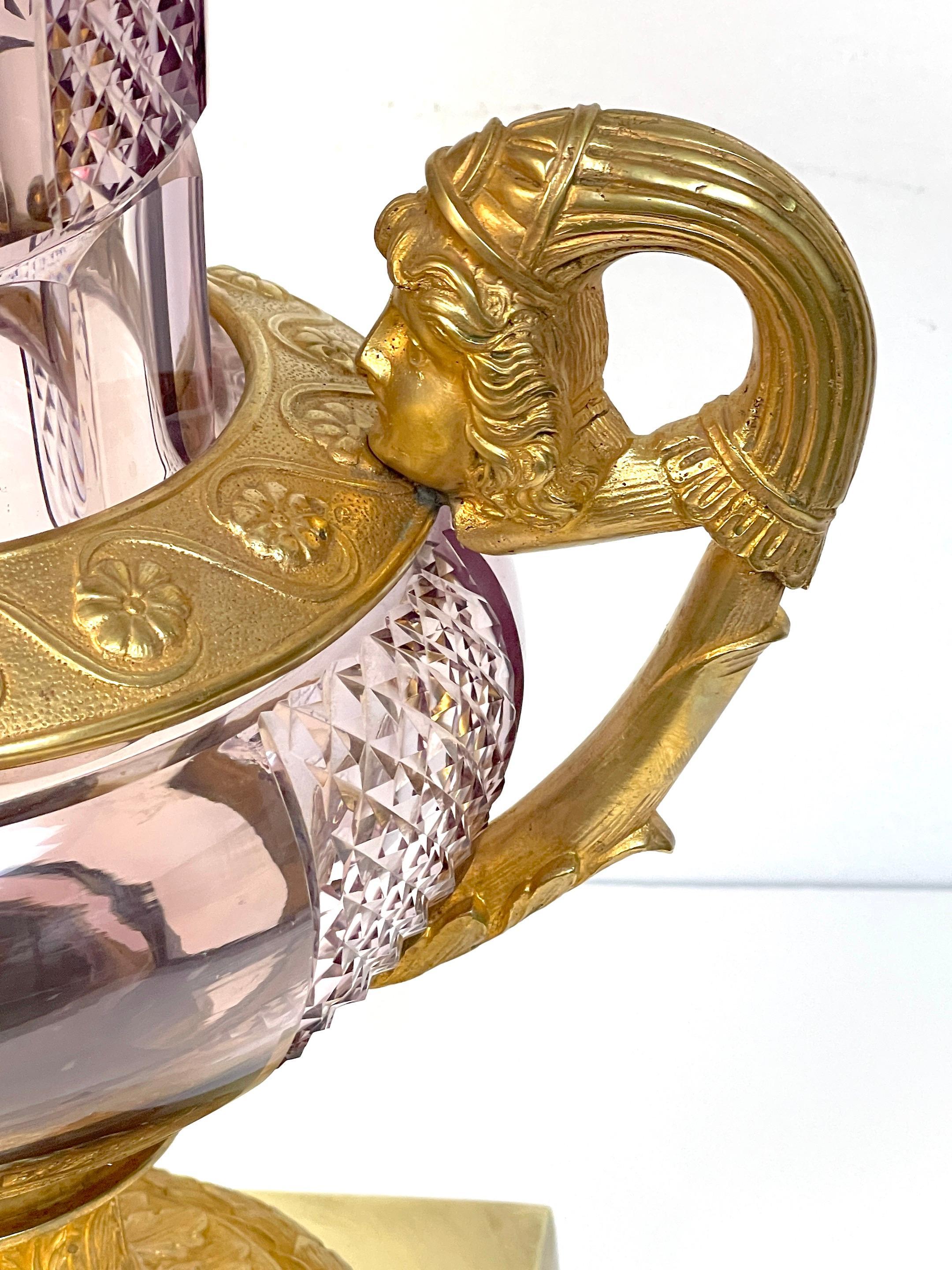 Russe Grand vase néoclassique russe du 19ème siècle en verre taillé en ormolu et améthyste en vente