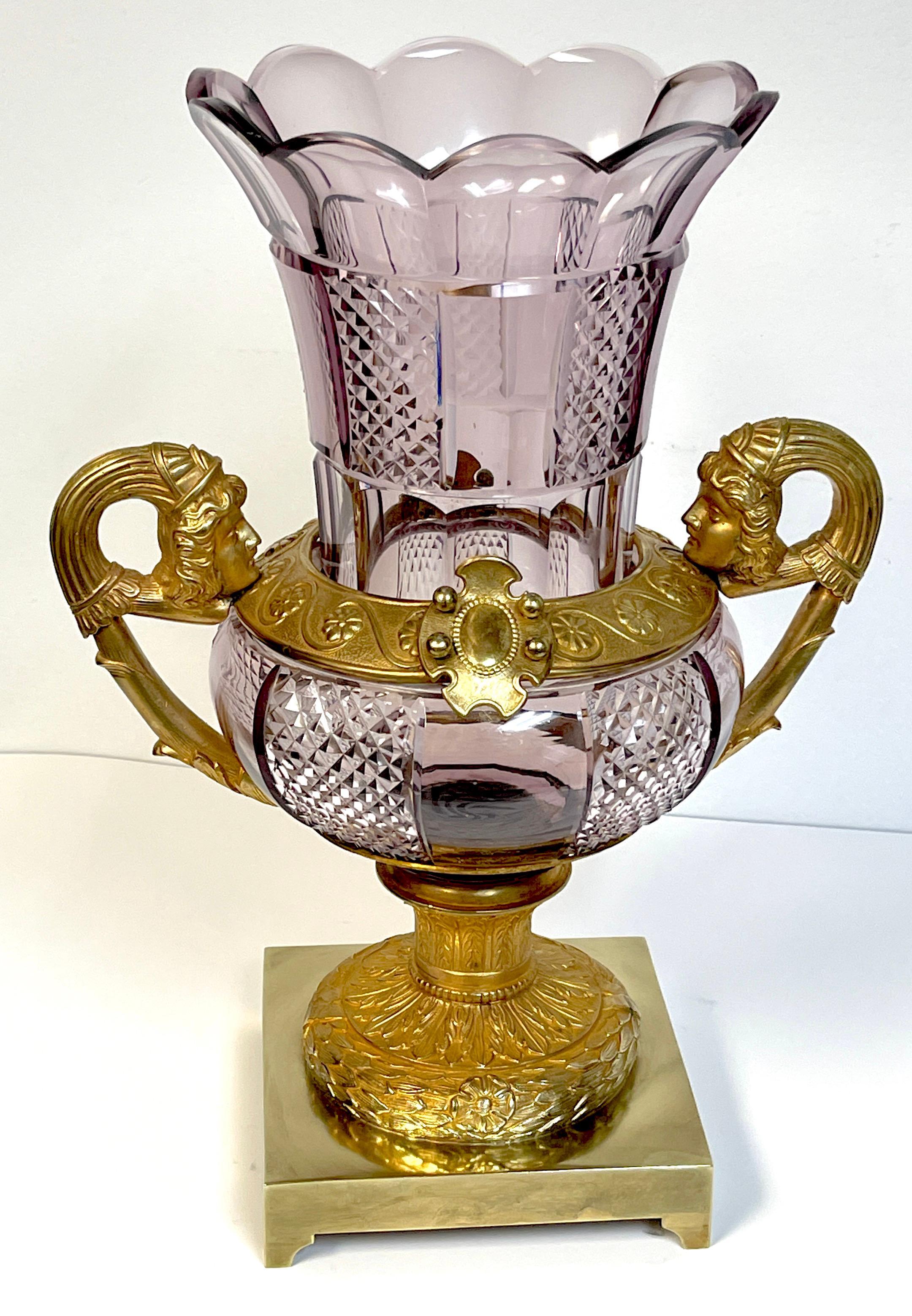 Verre taillé Grand vase néoclassique russe du 19ème siècle en verre taillé en ormolu et améthyste en vente