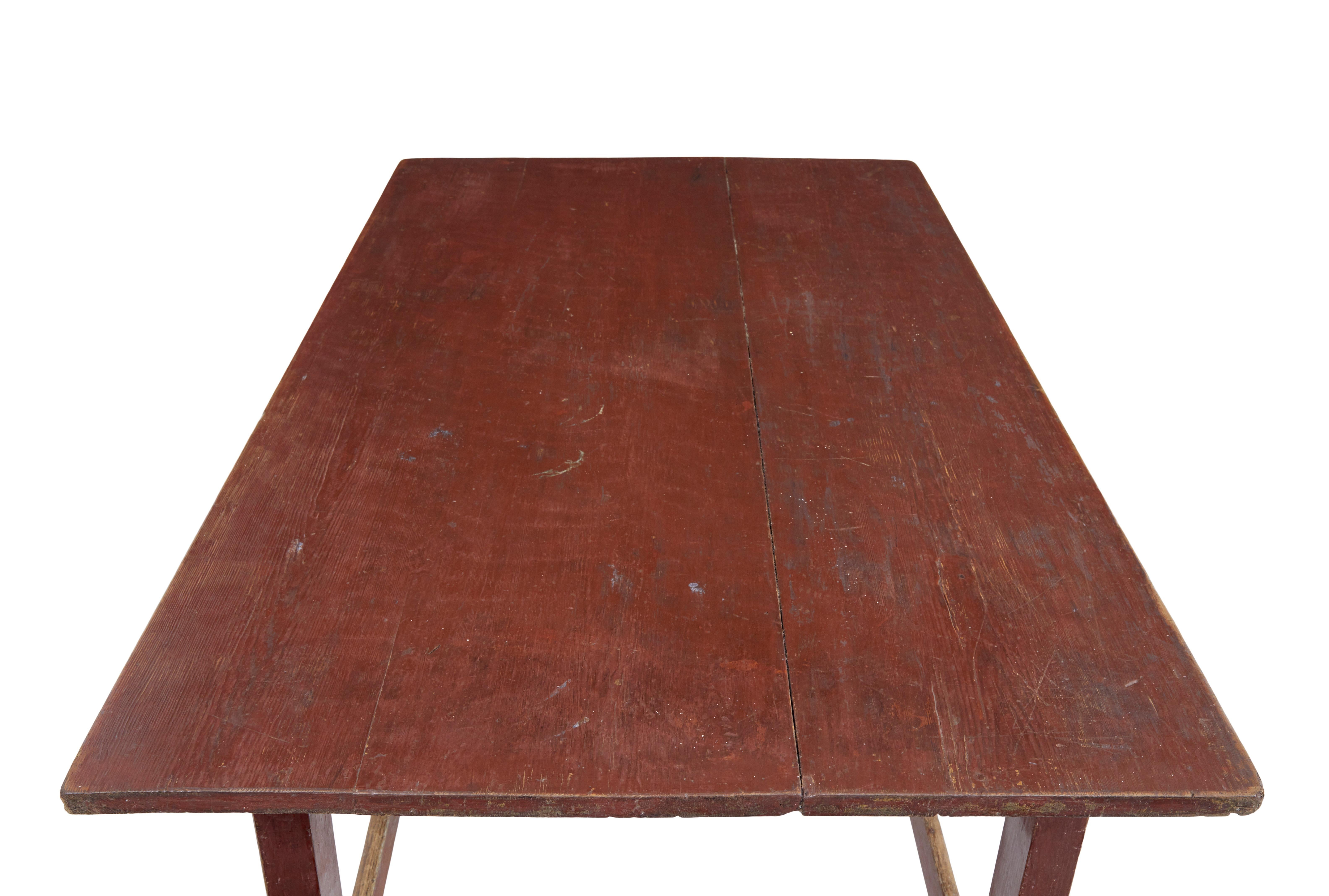 Großer bemalter Tisch aus skandinavischer Kiefer aus dem 19. (Rustikal) im Angebot