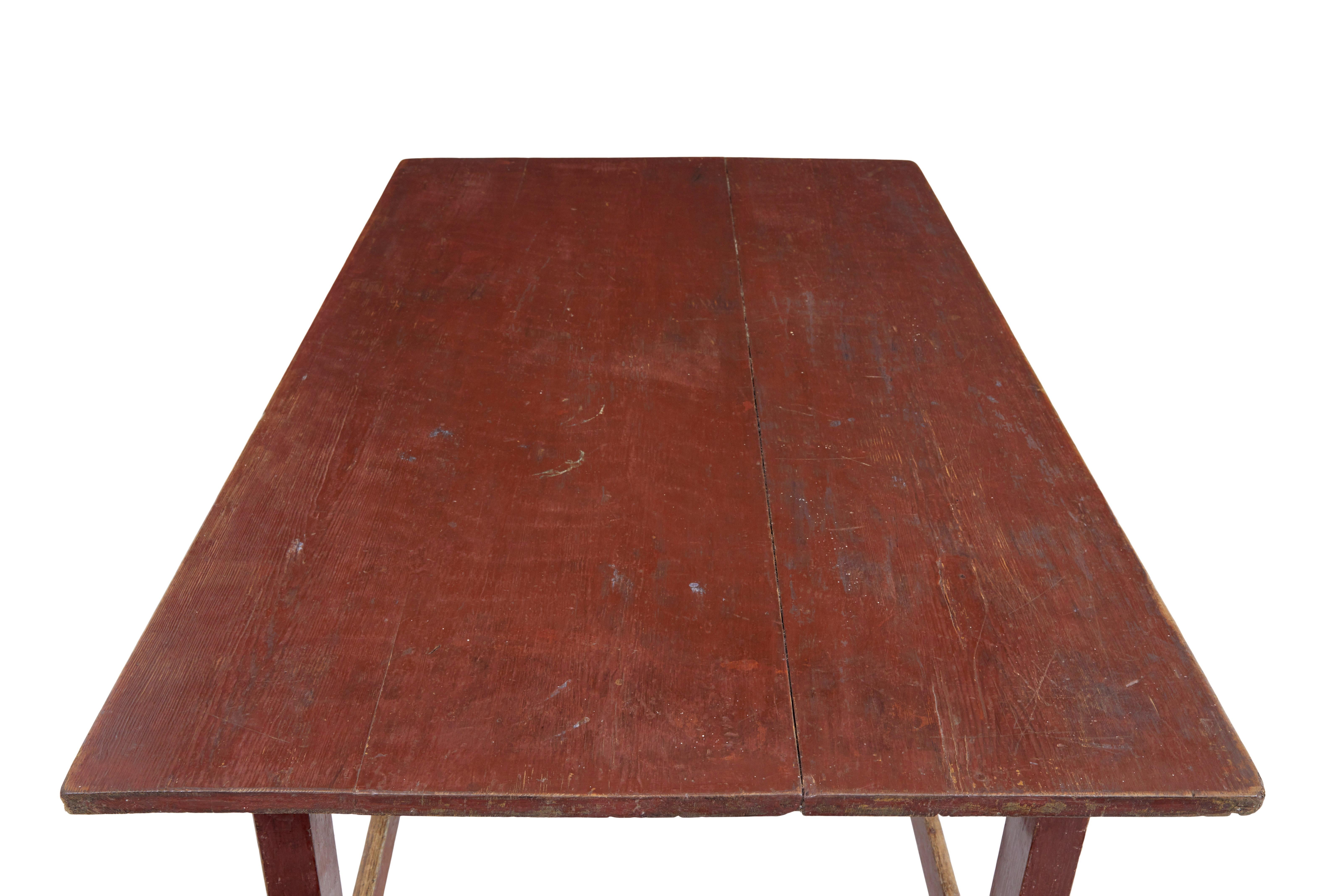 Rustique Grande table scandinave en pin peint du 19e siècle en vente