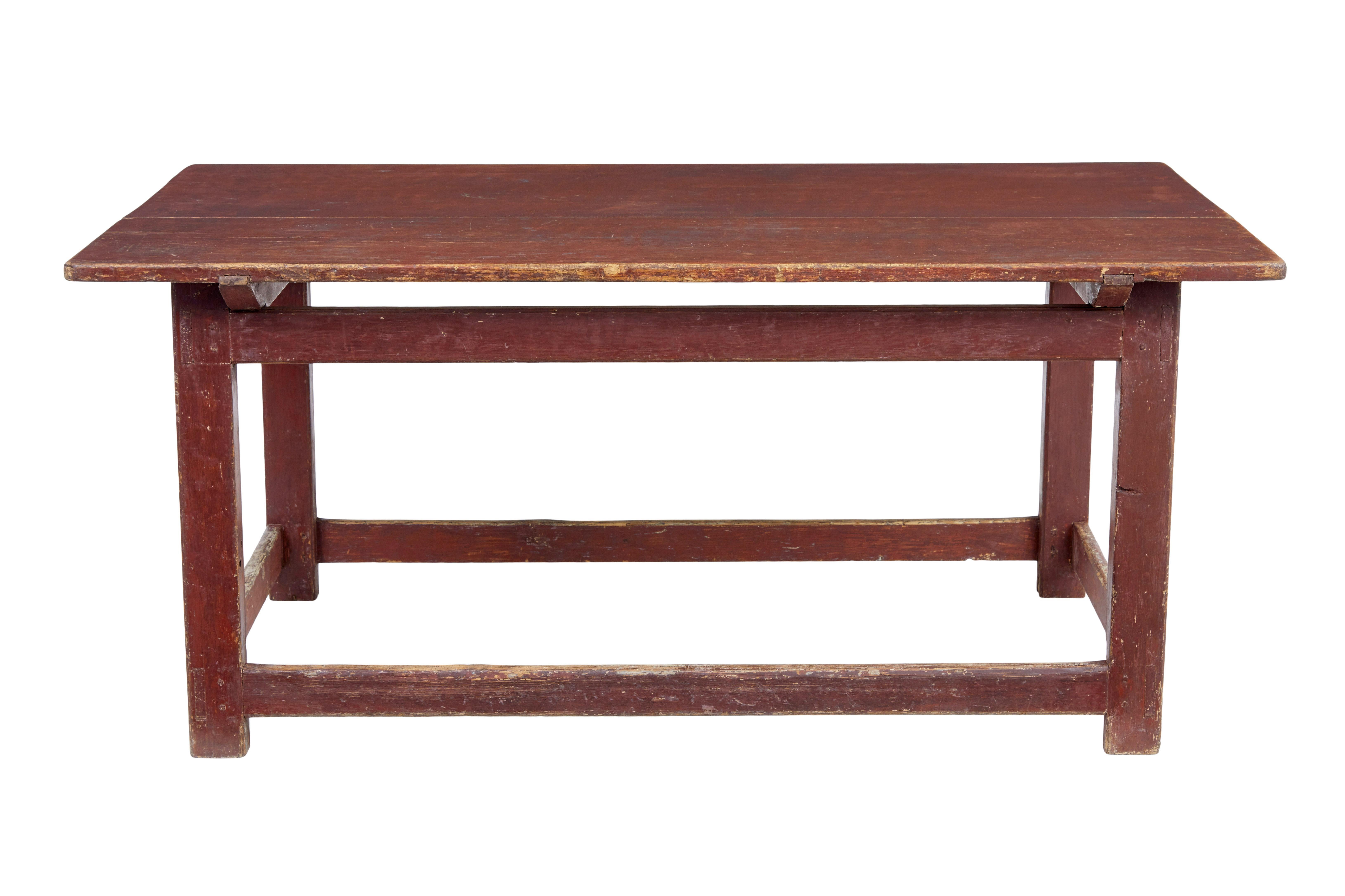 Fait main Grande table scandinave en pin peint du 19e siècle en vente