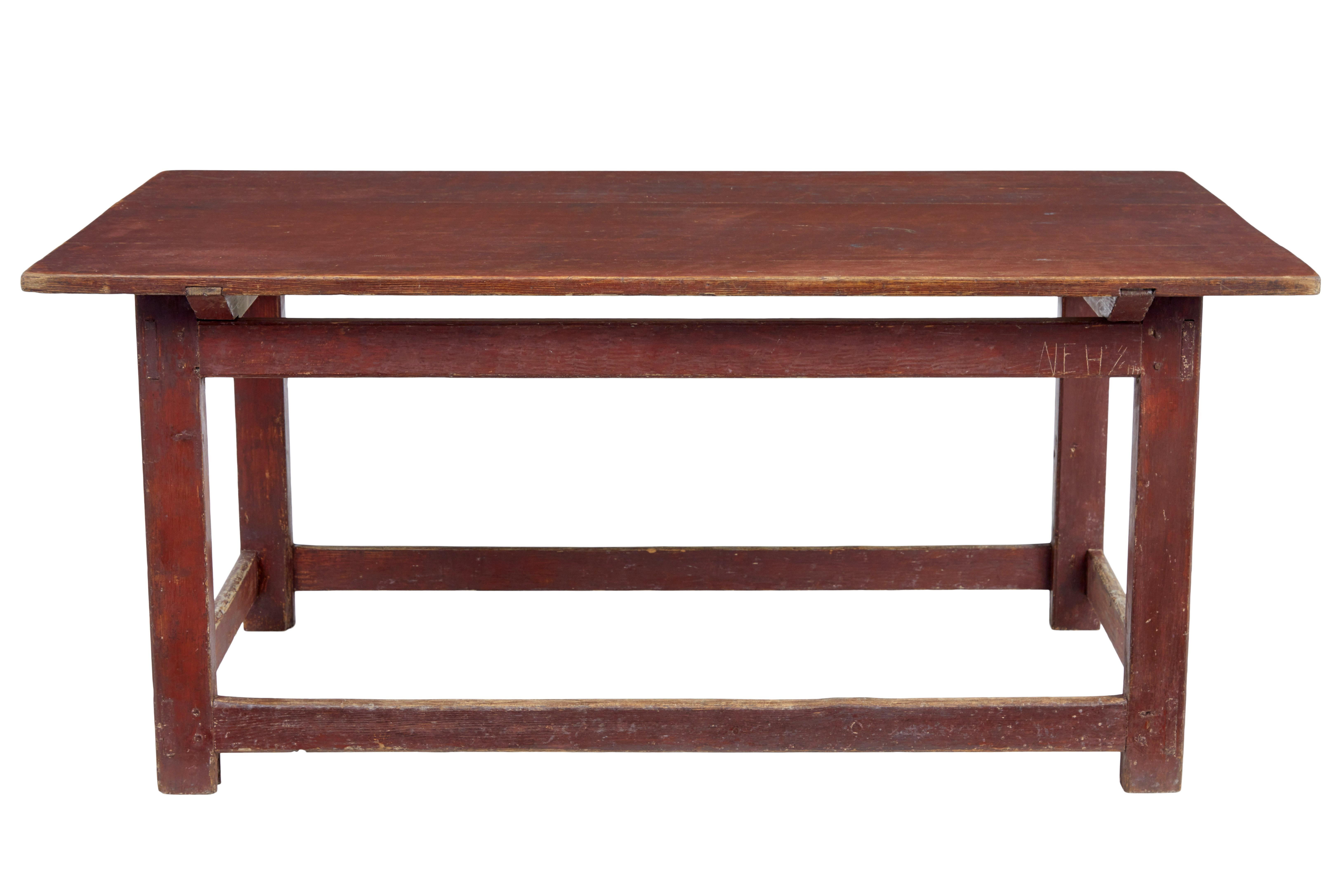 XIXe siècle Grande table scandinave en pin peint du 19e siècle en vente