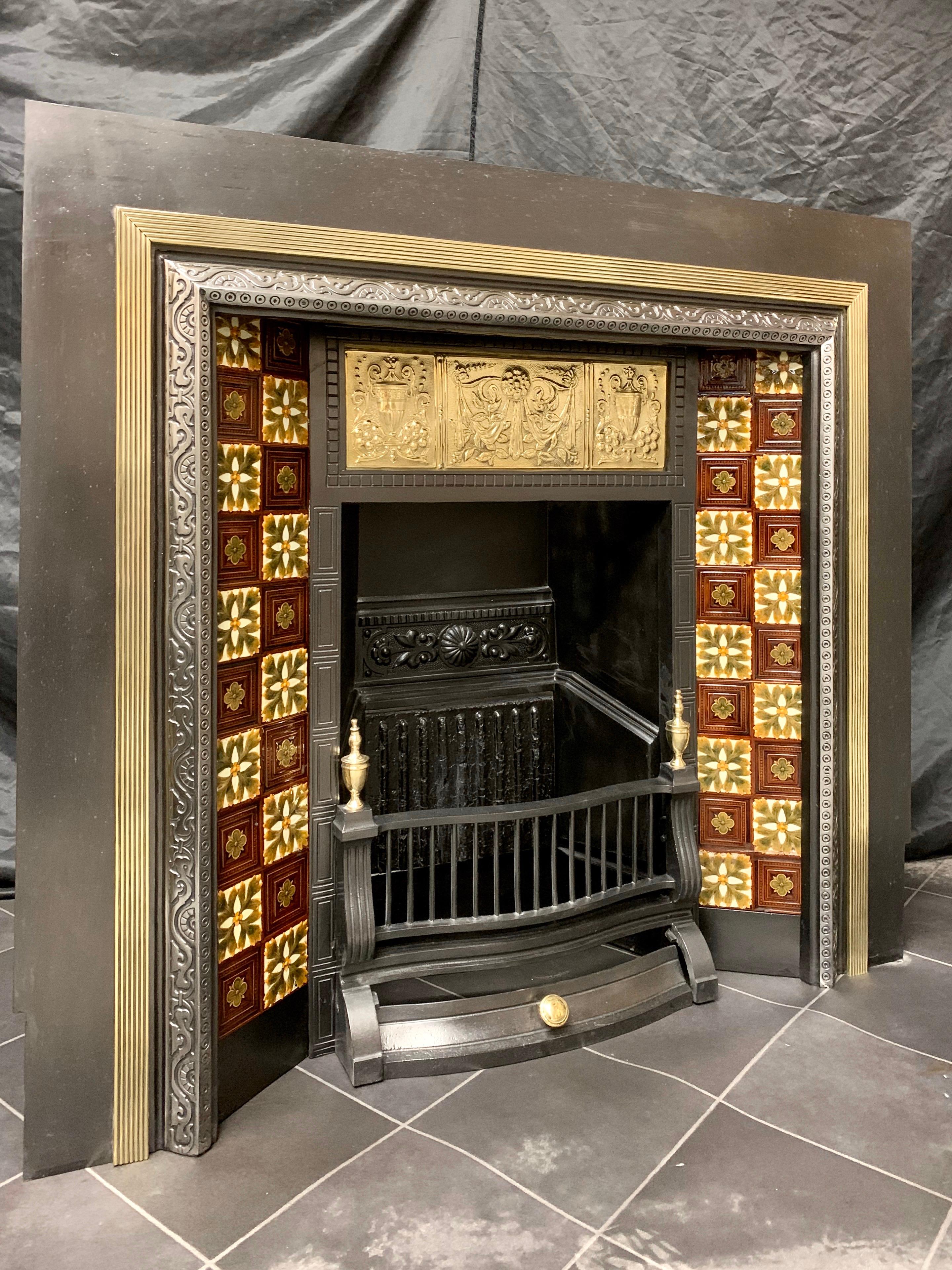 Large 19th Century Scottish Cast Iron and Brass Fireplace Insert In Good Condition In Edinburgh, GB