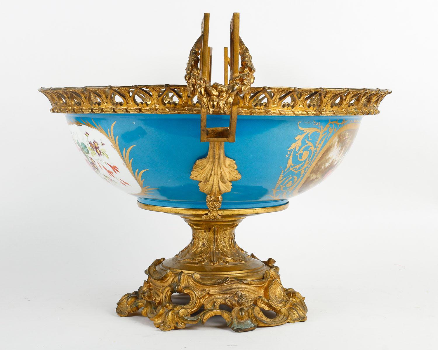 Large 19th Century Sèvres Porcelain Bowl, Napoleon III Period. In Good Condition In Saint-Ouen, FR