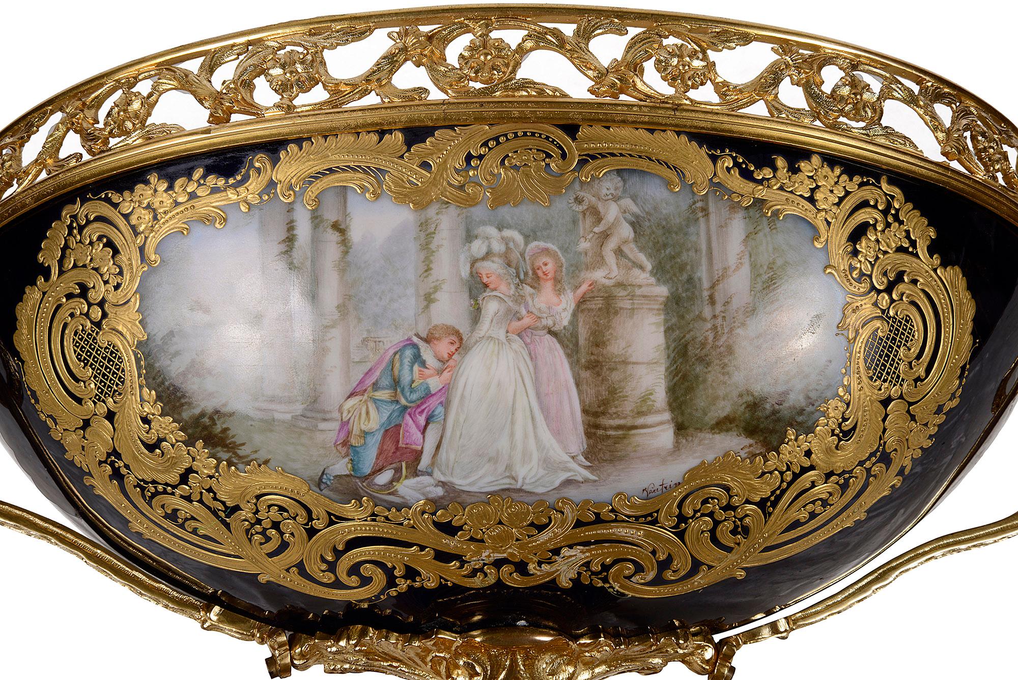 Large 19th Century Sevres Style Comport In Good Condition In Brighton, Sussex