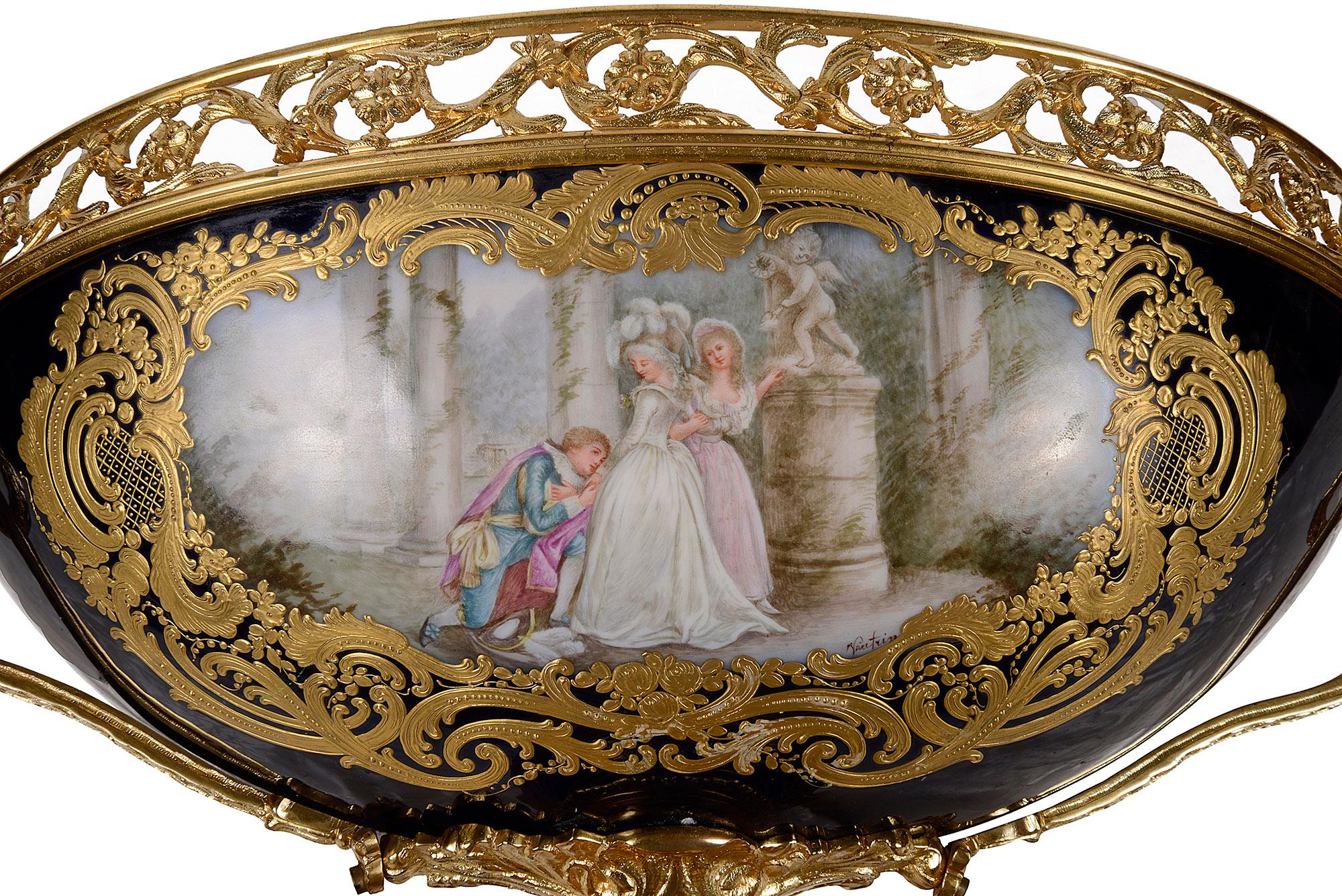 Large 19th Century Sevres Style Comport In Good Condition For Sale In Brighton, Sussex