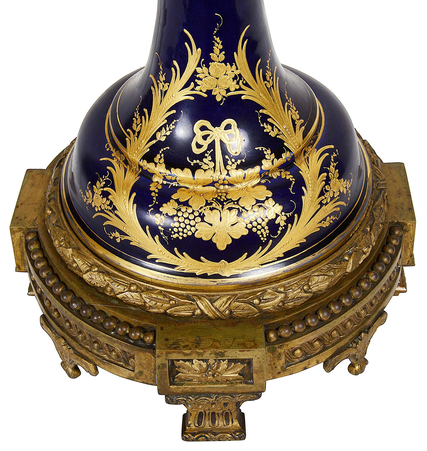 Large 19th Century Sèvres Style Porcelain Lidded Vase For Sale 4