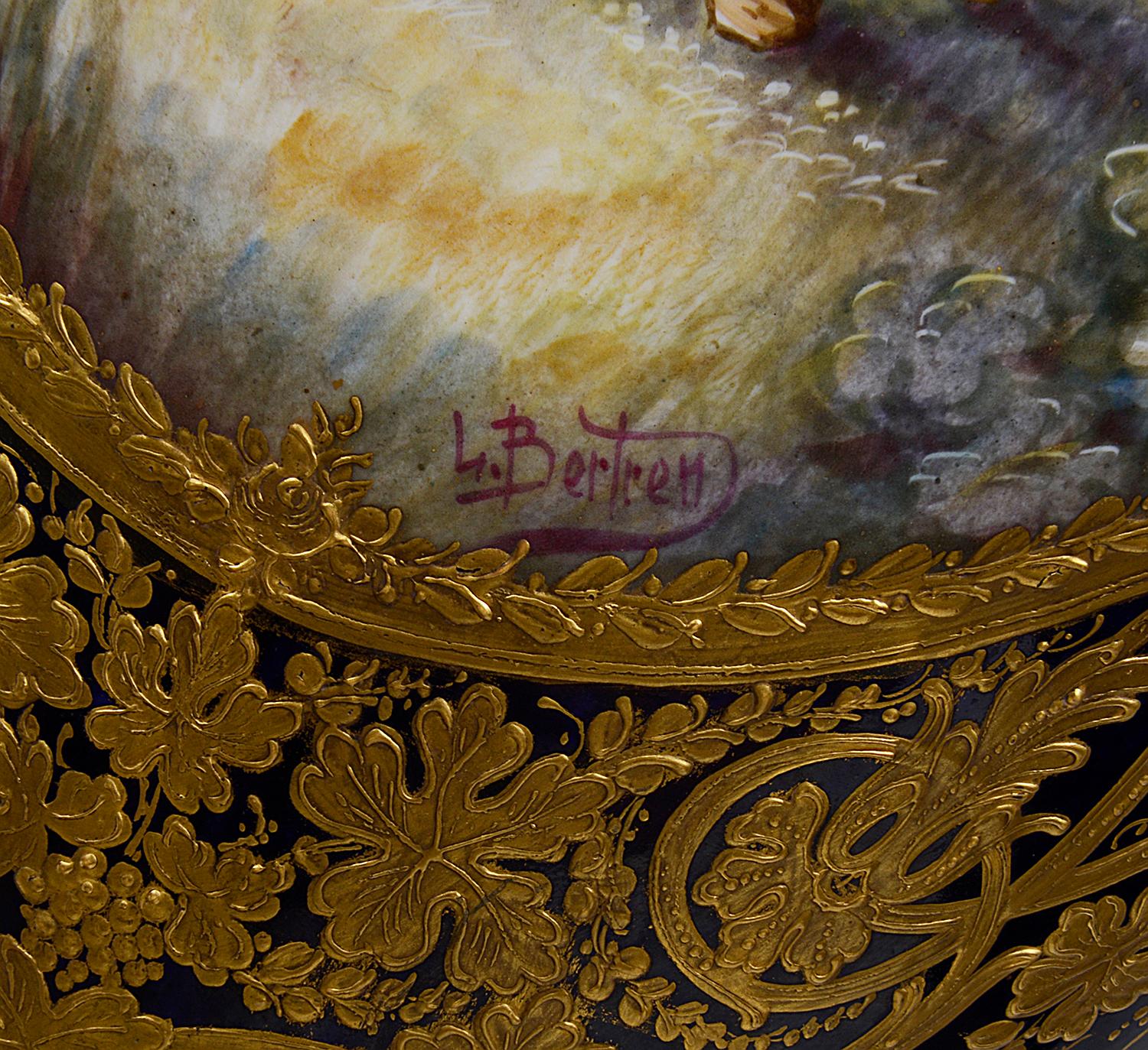 Große Porzellan-Deckelvase im Stil von Sèvres aus dem 19. (Handbemalt) im Angebot
