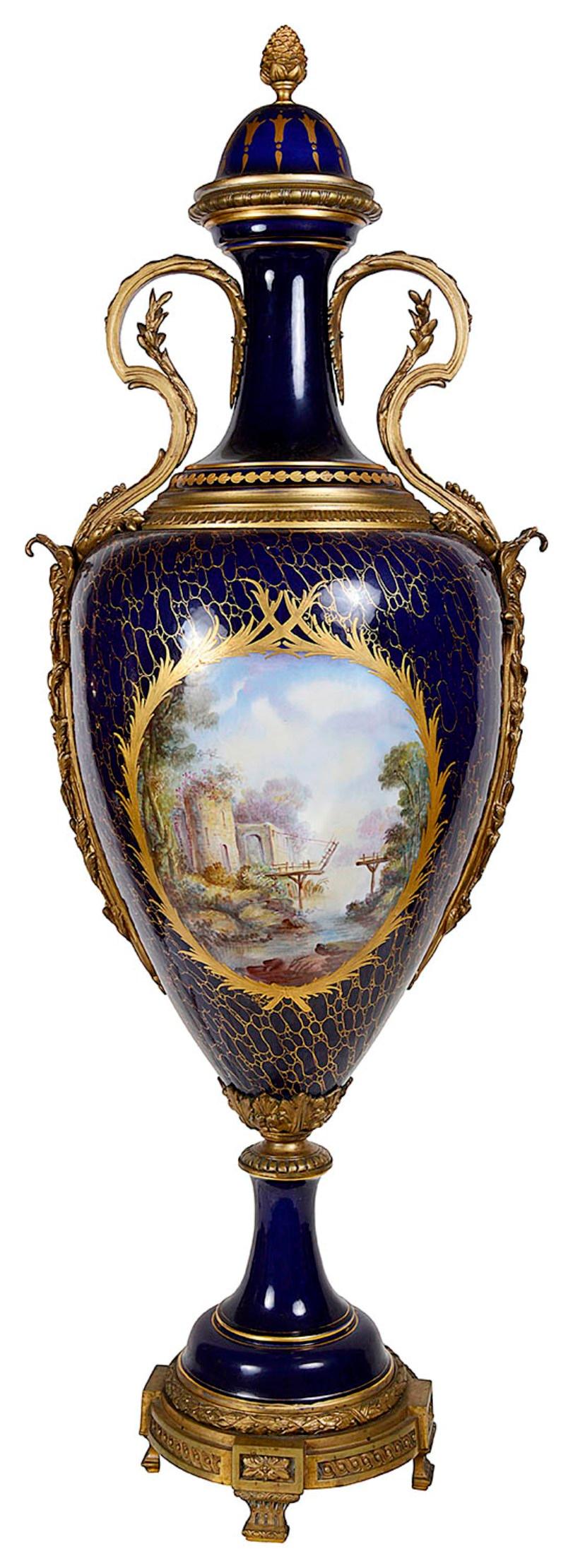 Large 19th Century Sèvres Style Porcelain Lidded Vase In Good Condition For Sale In Brighton, Sussex