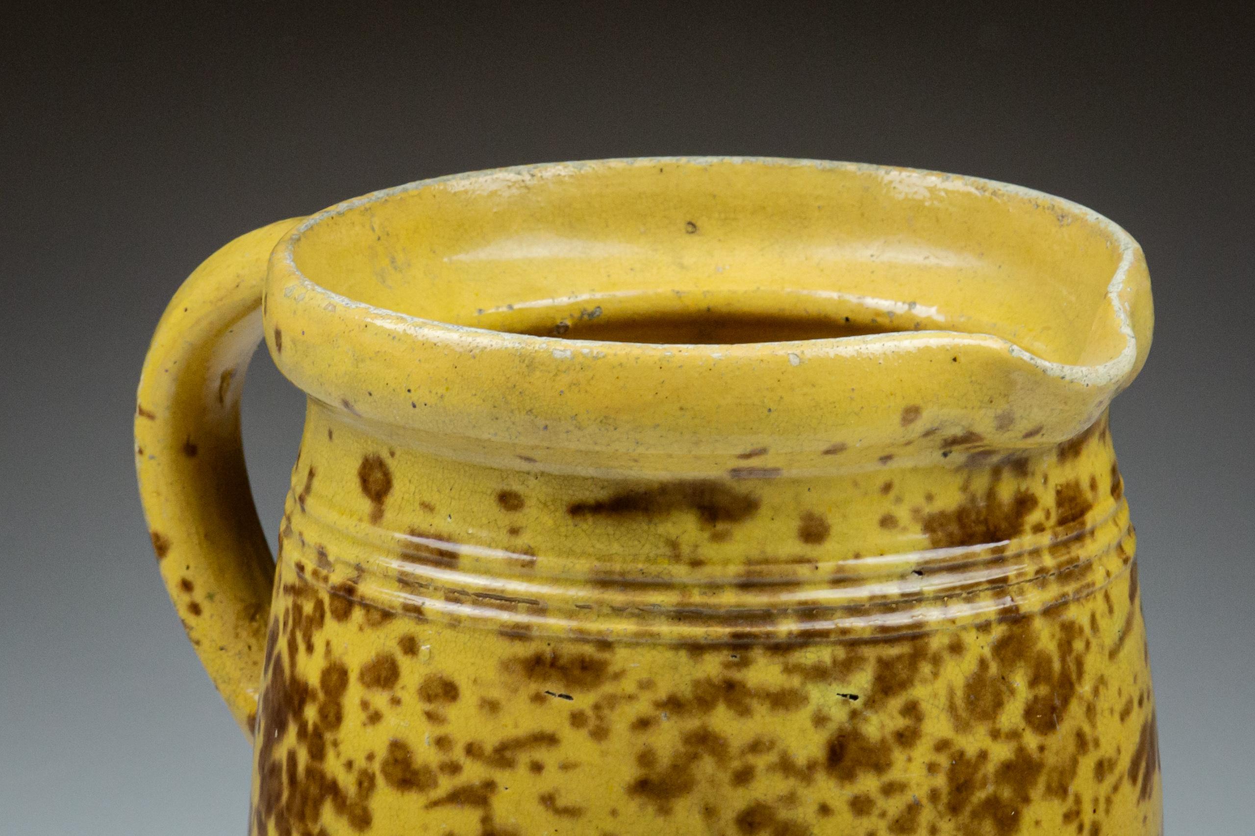 Large 19th Century Slipware Jug In Fair Condition For Sale In Pease pottage, West Sussex