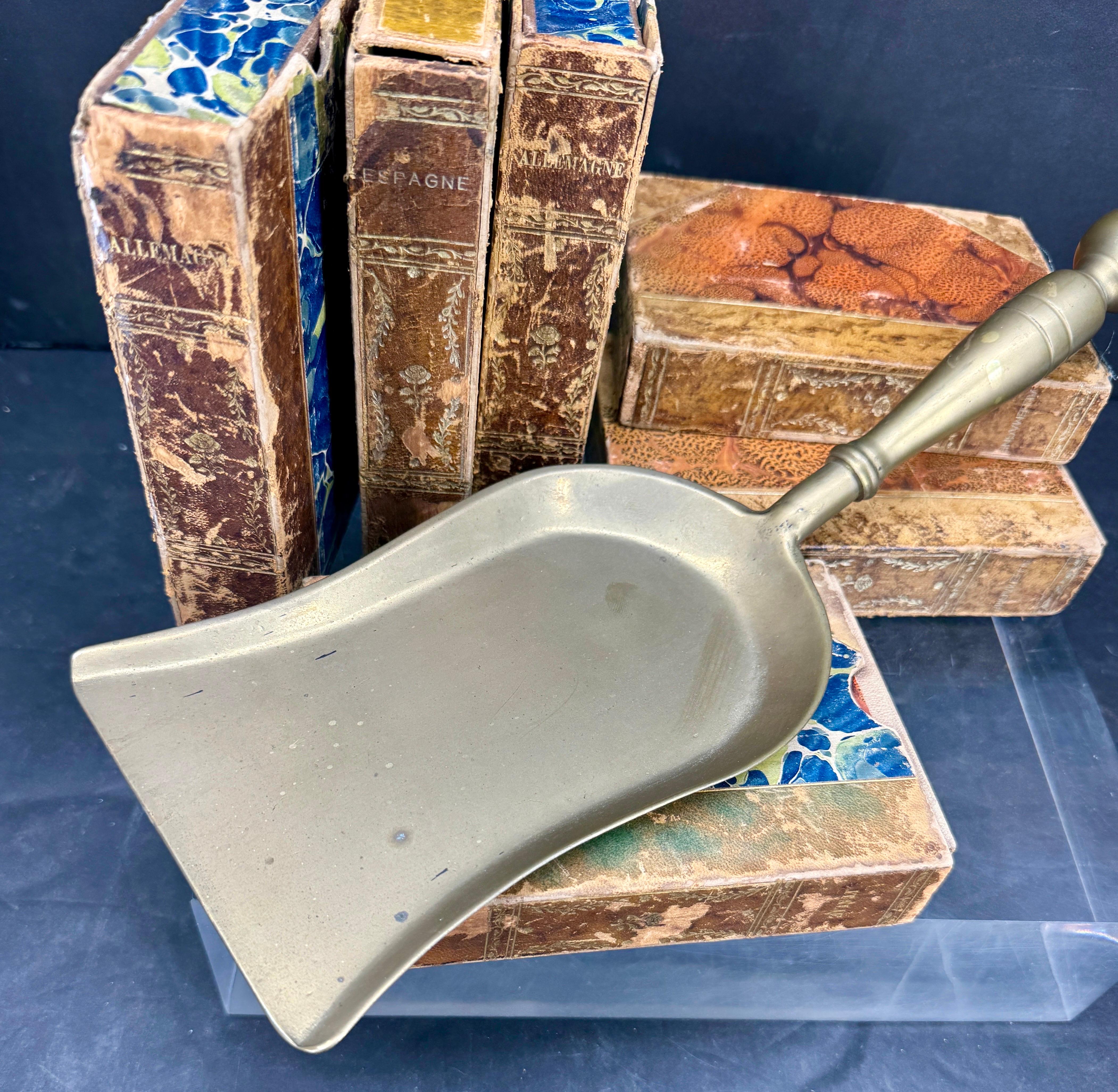 Gran pala de granos de latón macizo del siglo XIX en venta 5