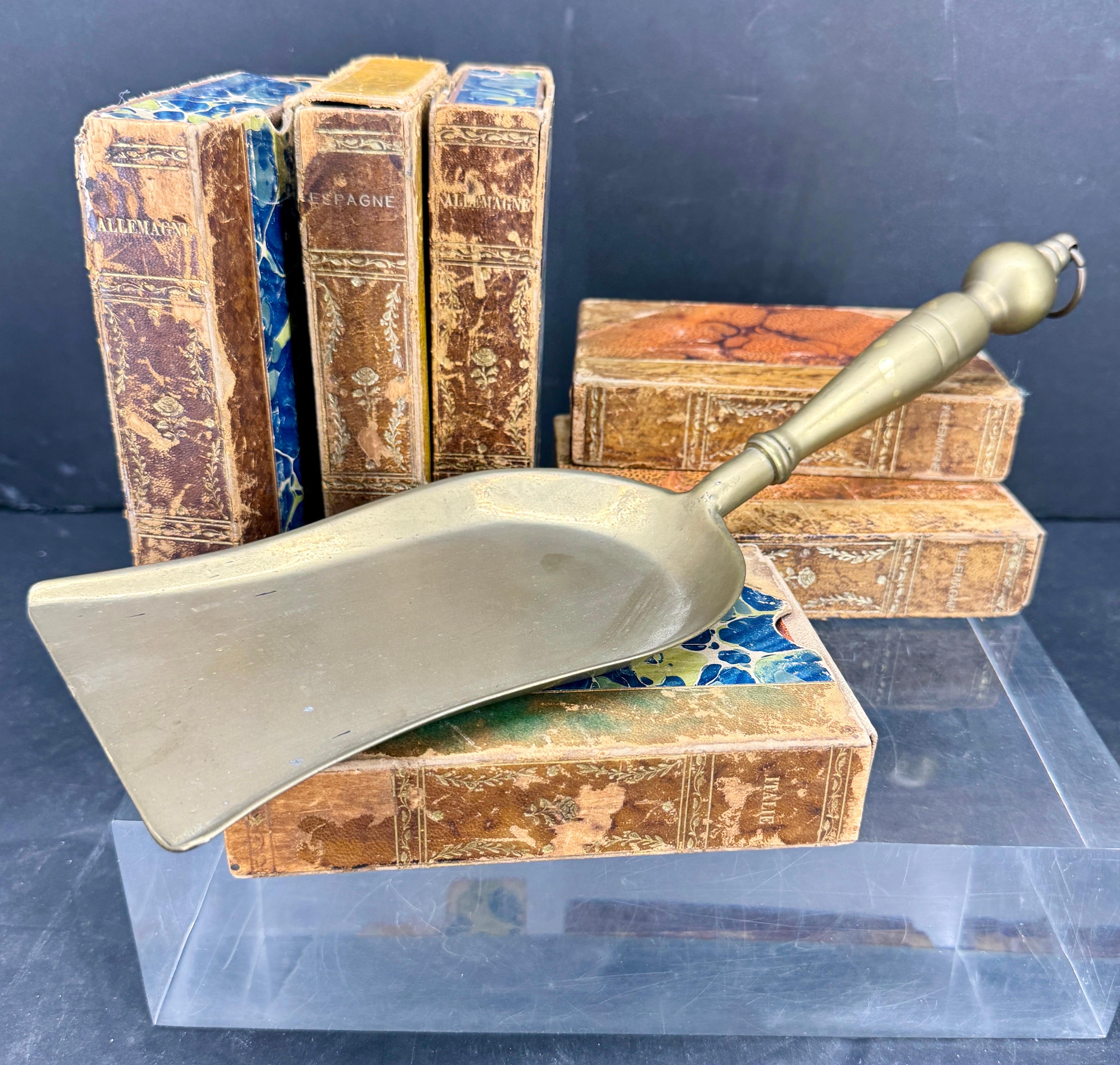 Gran pala de granos de latón macizo del siglo XIX en venta 7
