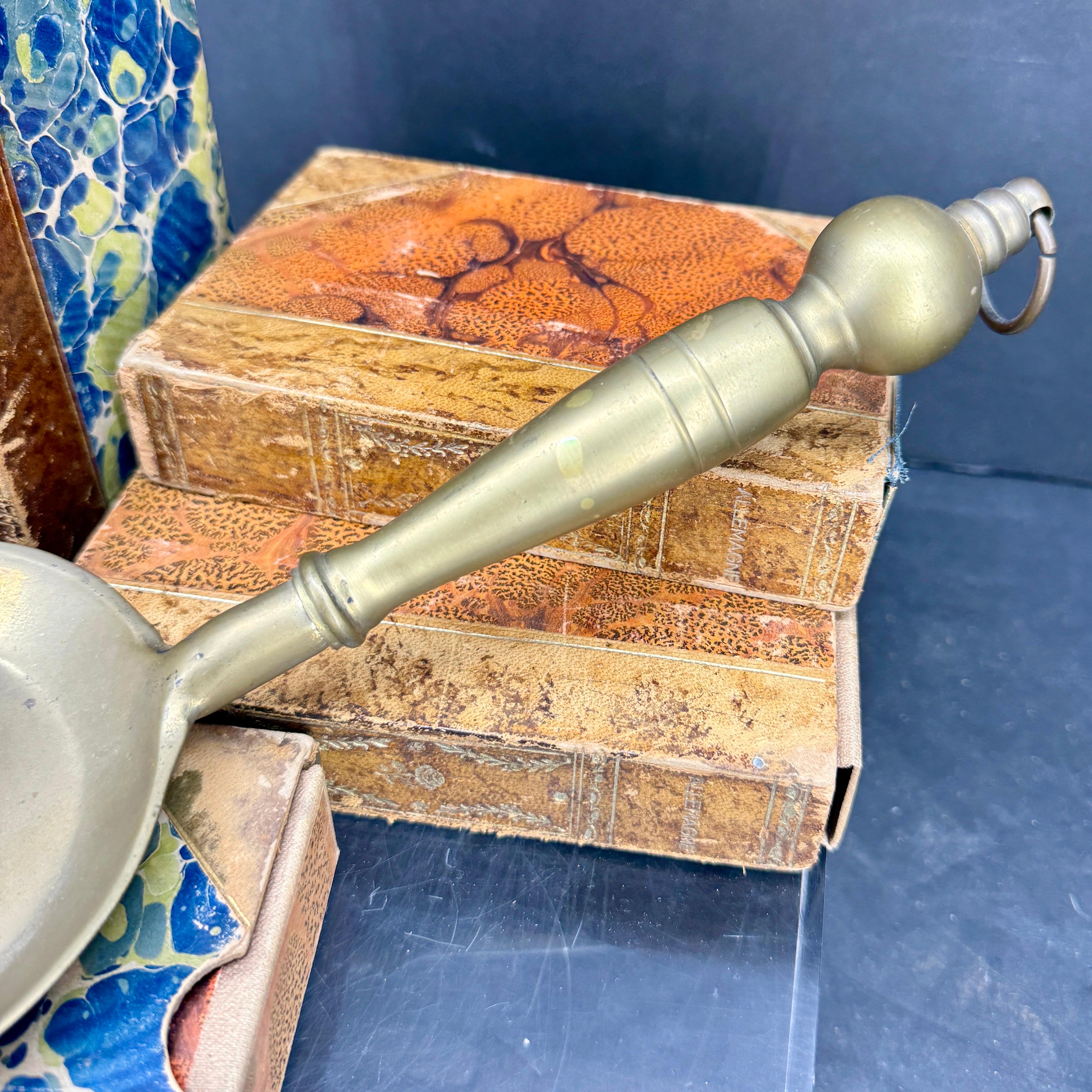 Gran pala de granos de latón macizo del siglo XIX en venta 8