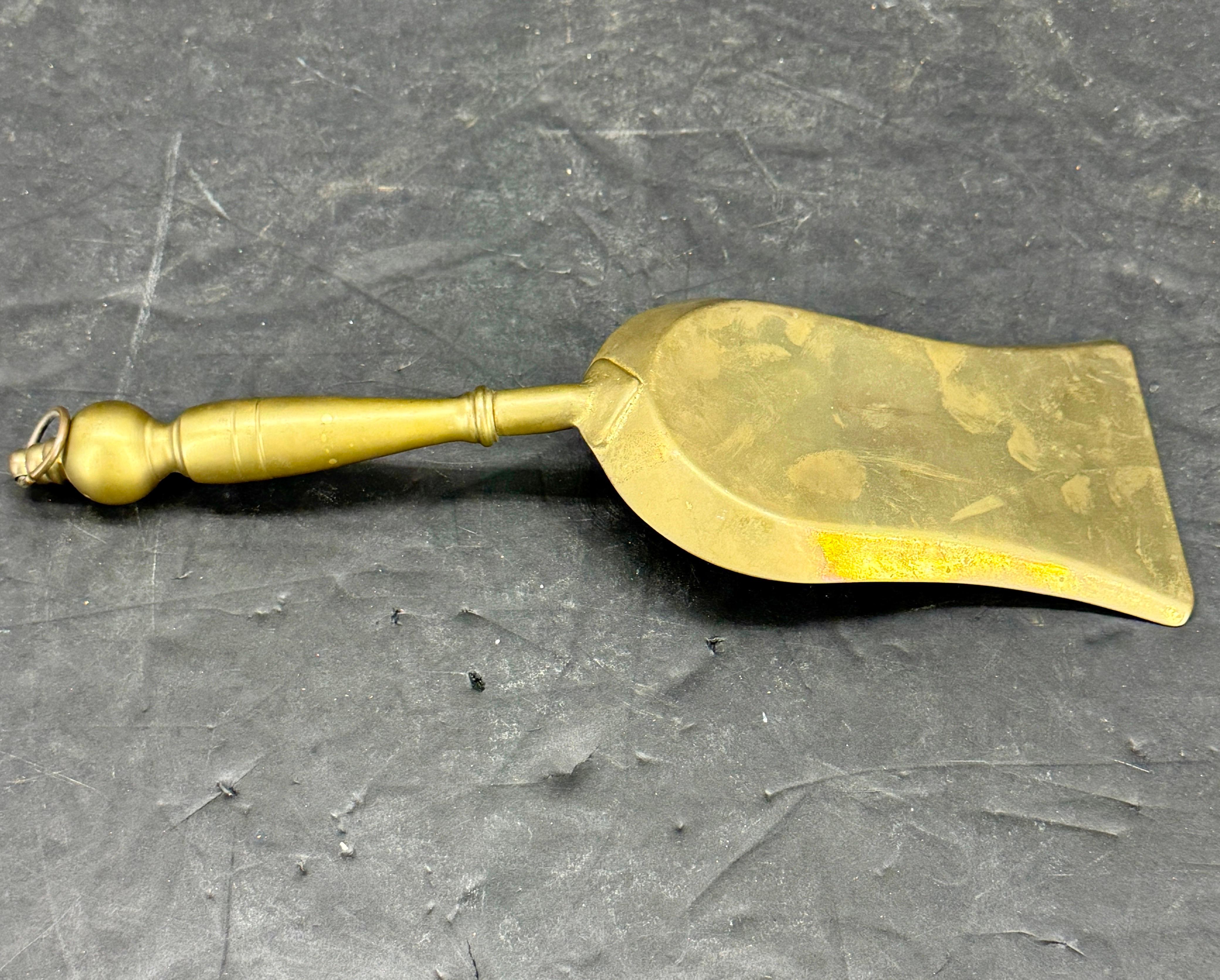 Gran pala de granos de latón macizo del siglo XIX en venta 1