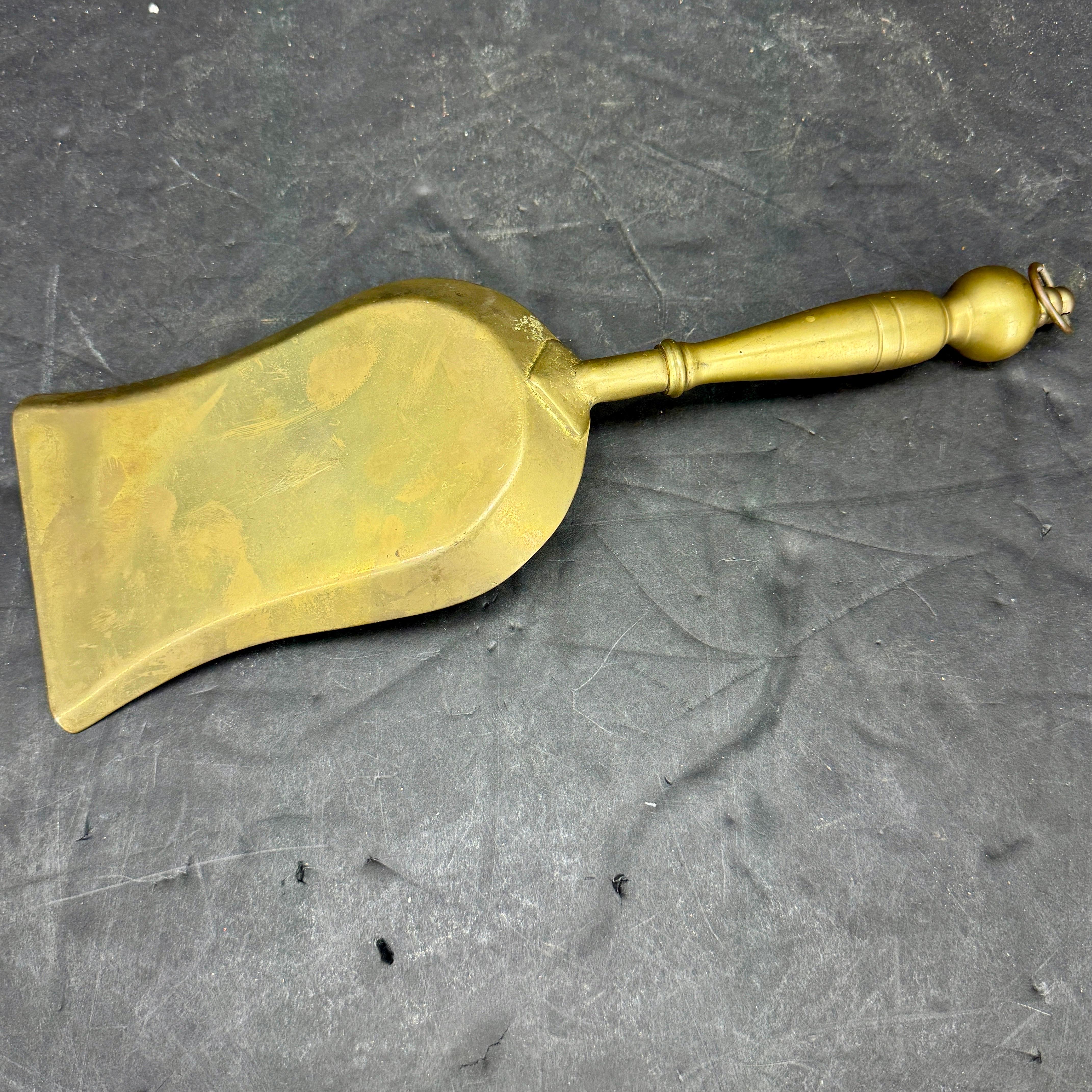 Gran pala de granos de latón macizo del siglo XIX en venta 3