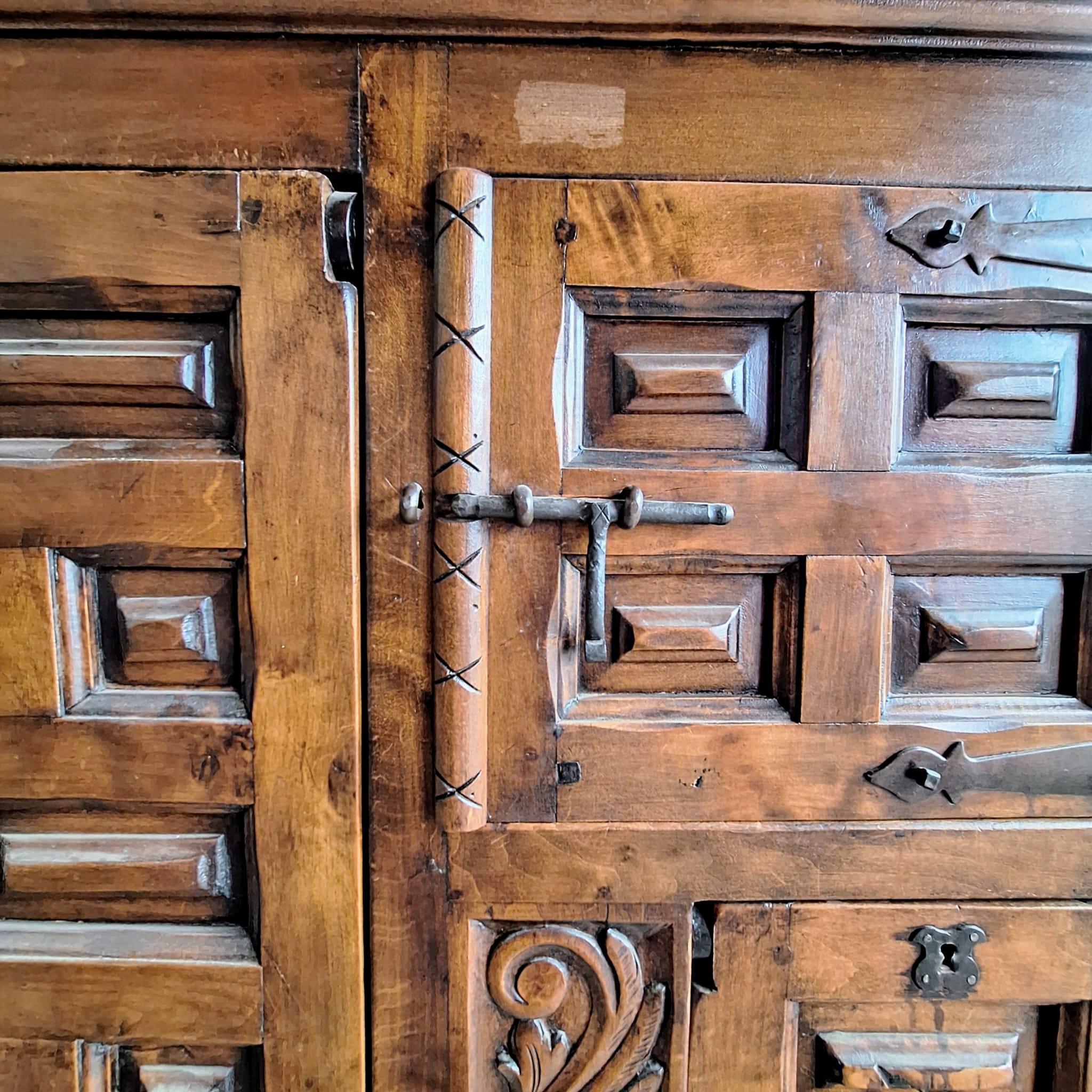Large 19th century Spanish Baroque Catalan sideboard/table For Sale 2