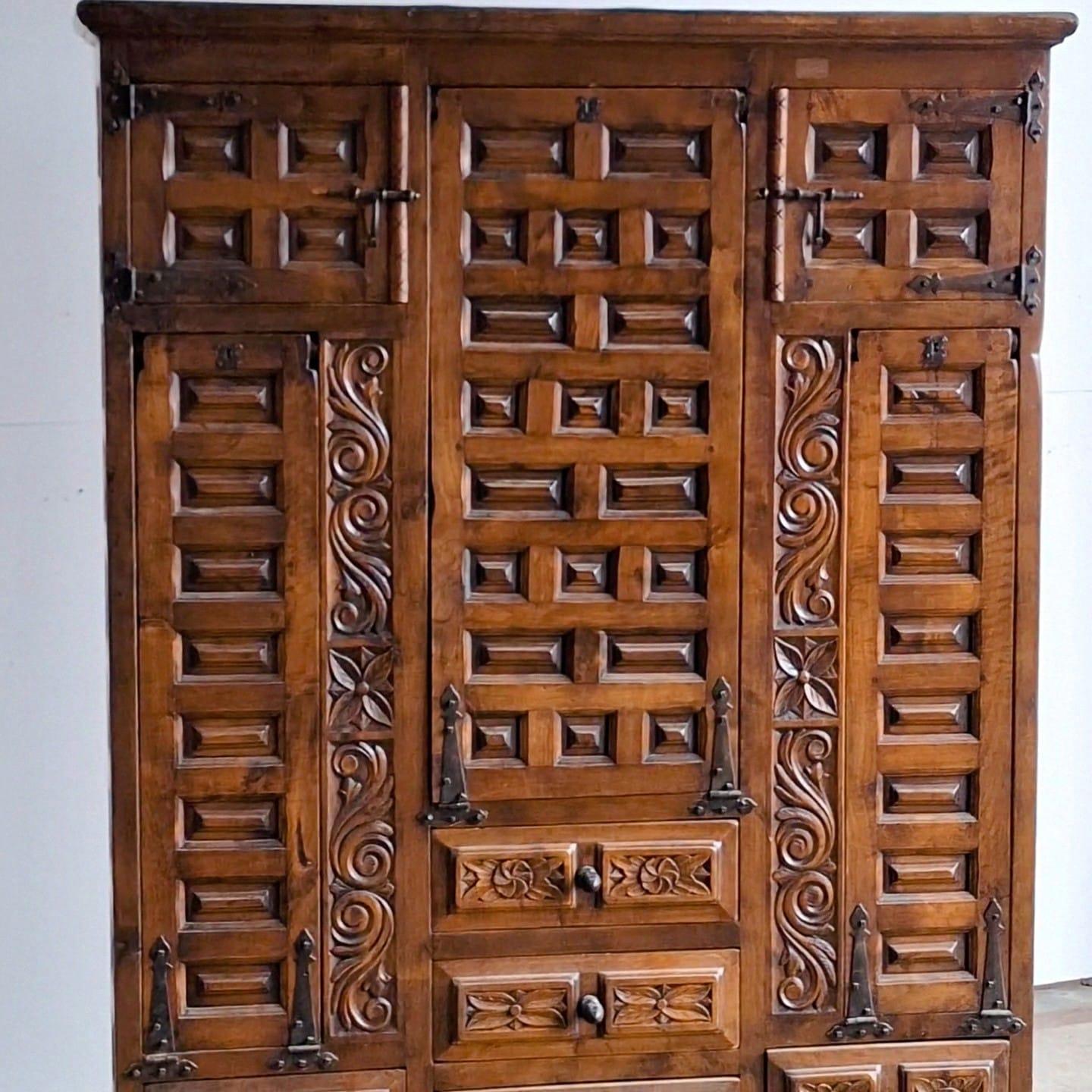 Large 19th century Spanish Baroque Catalan sideboard/table For Sale 4