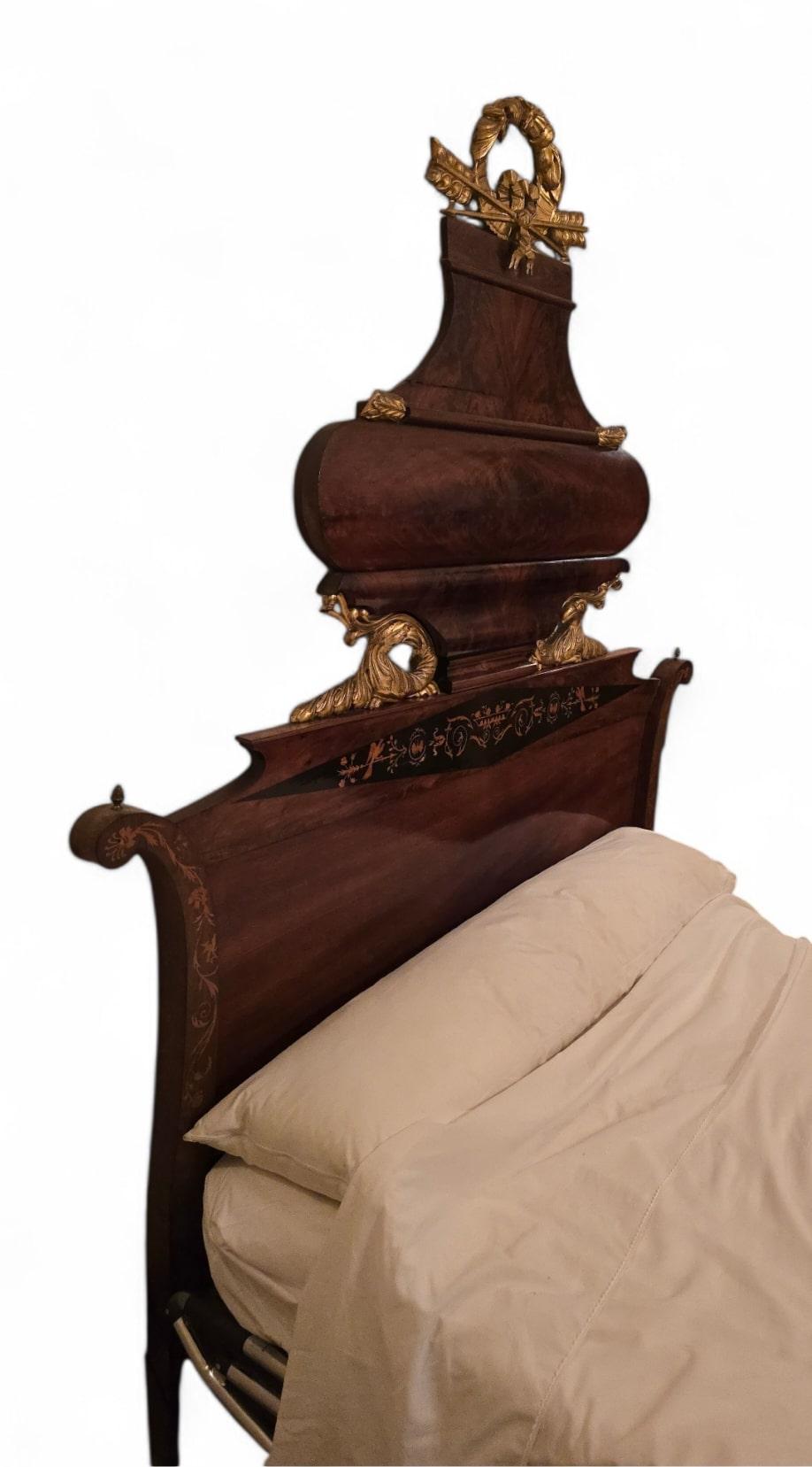 Large 19th-Century Spanish Bed in Exotic Wood with Marquetry and Gilded Details In Good Condition For Sale In Madrid, ES