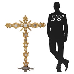 Grande croix d'autel de procession d'église religieuse espagnole en bois doré du 19ème siècle