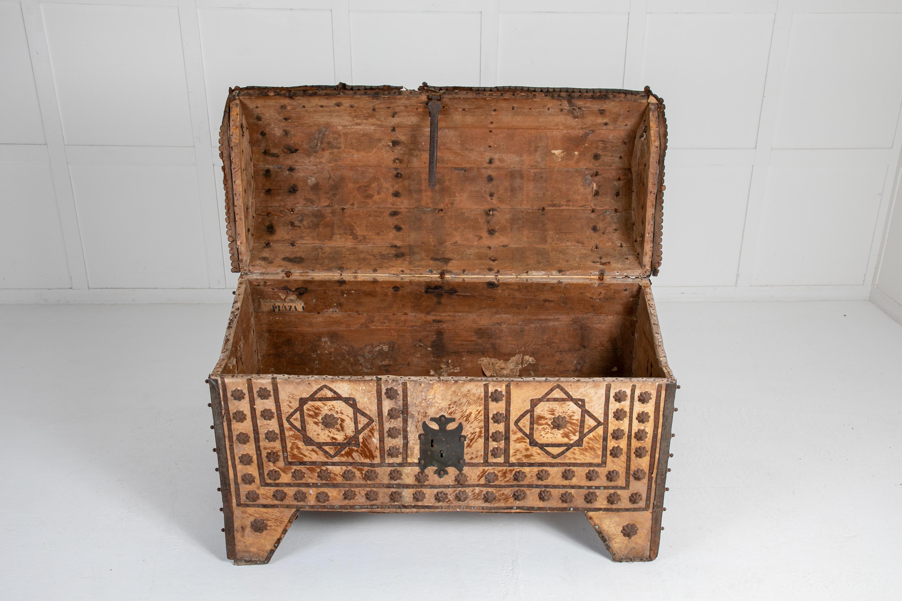 Large 19th Century Spanish Leather Trunk For Sale 1