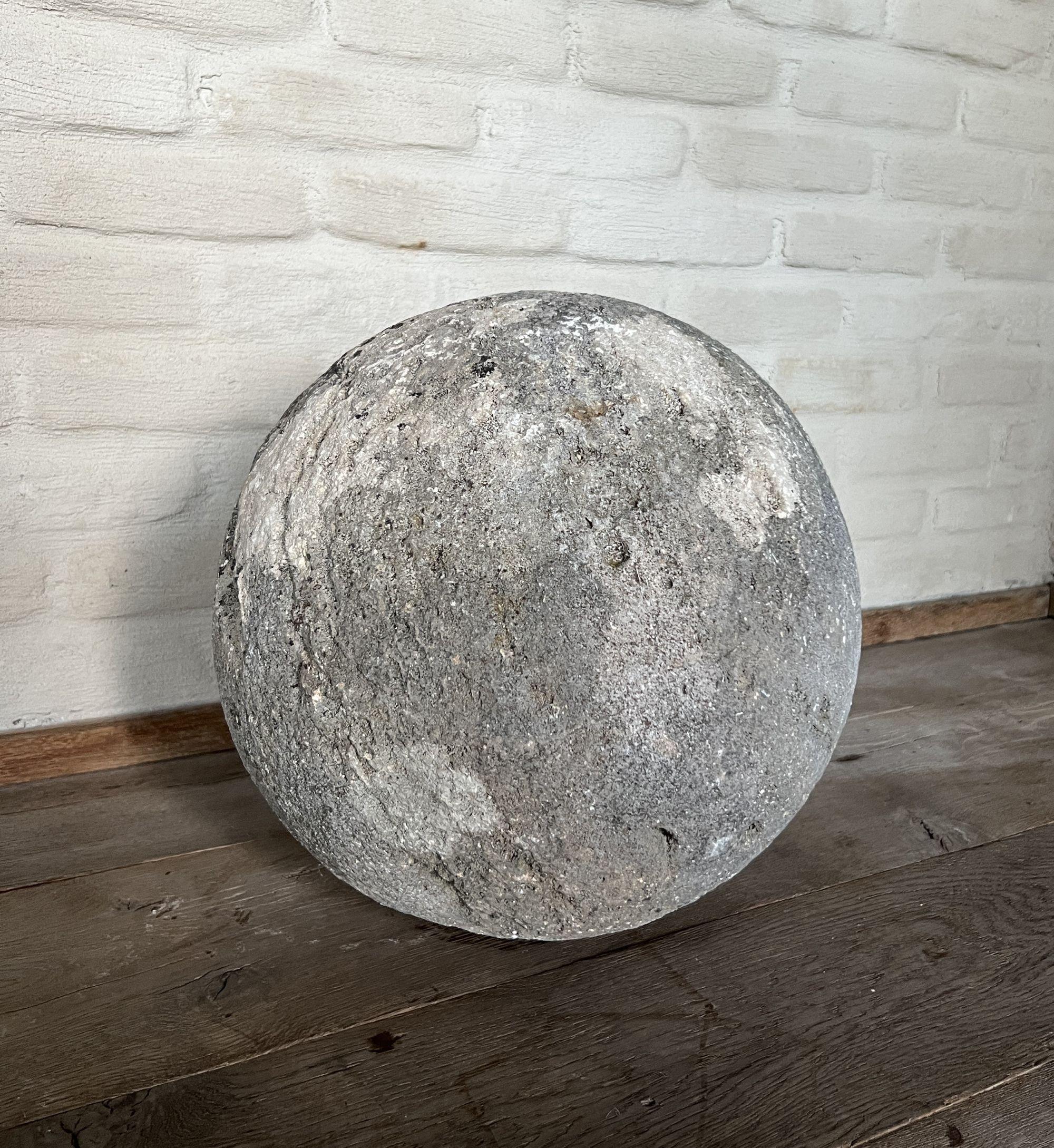 Gran esfera de piedra del siglo XIX Piedra en venta