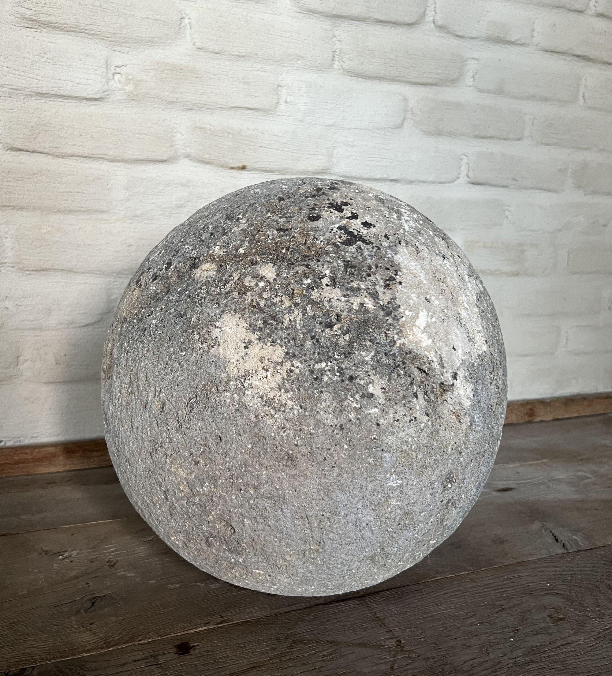 Gran esfera de piedra del siglo XIX en venta 1