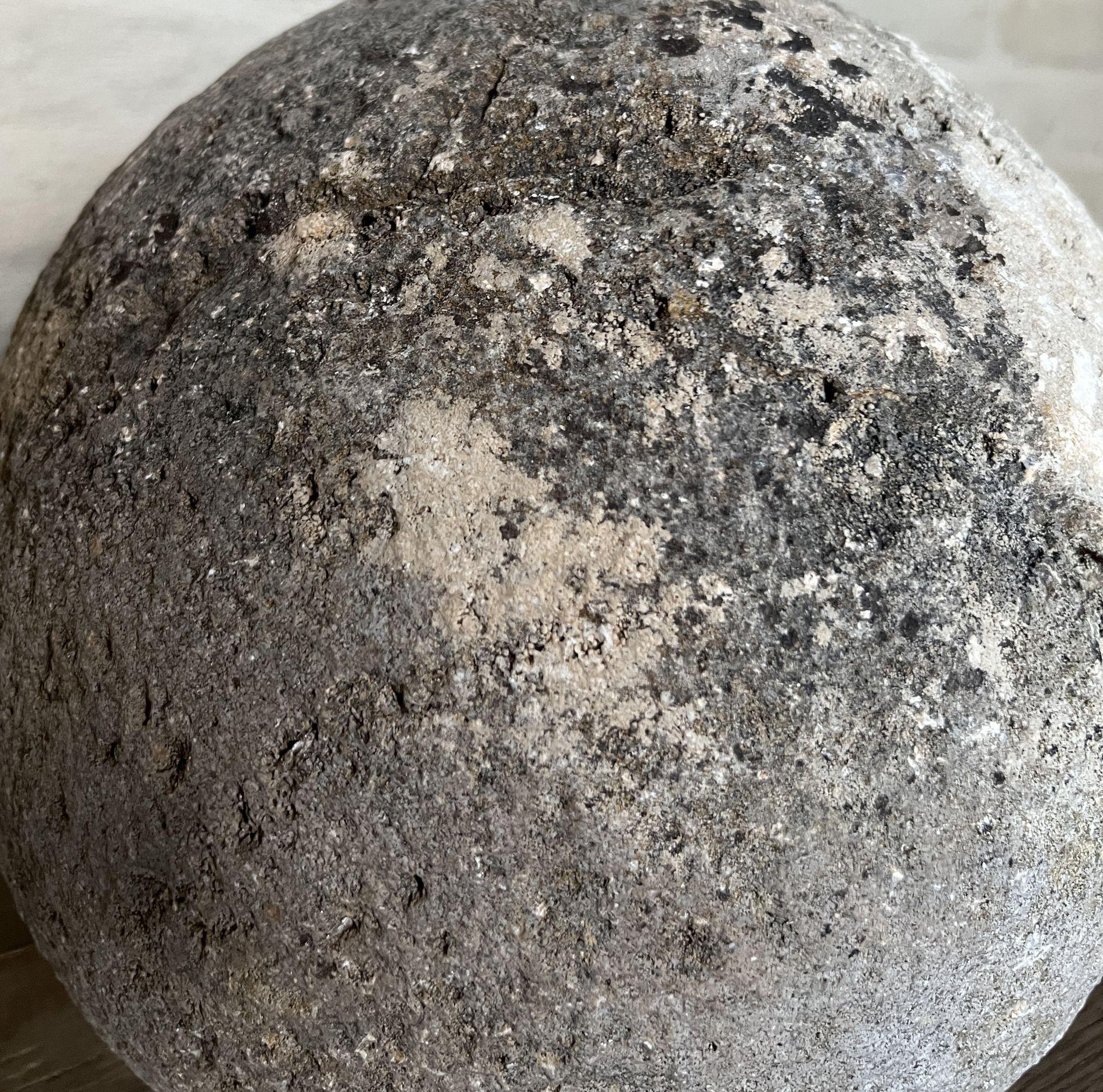 Gran esfera de piedra del siglo XIX en venta 2